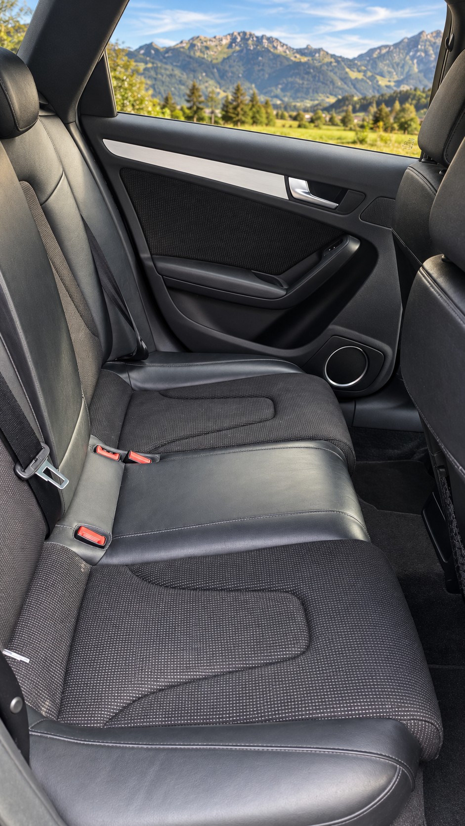 AUDI A4 Avant 3.0 TDI quattro S-tronic-image-10