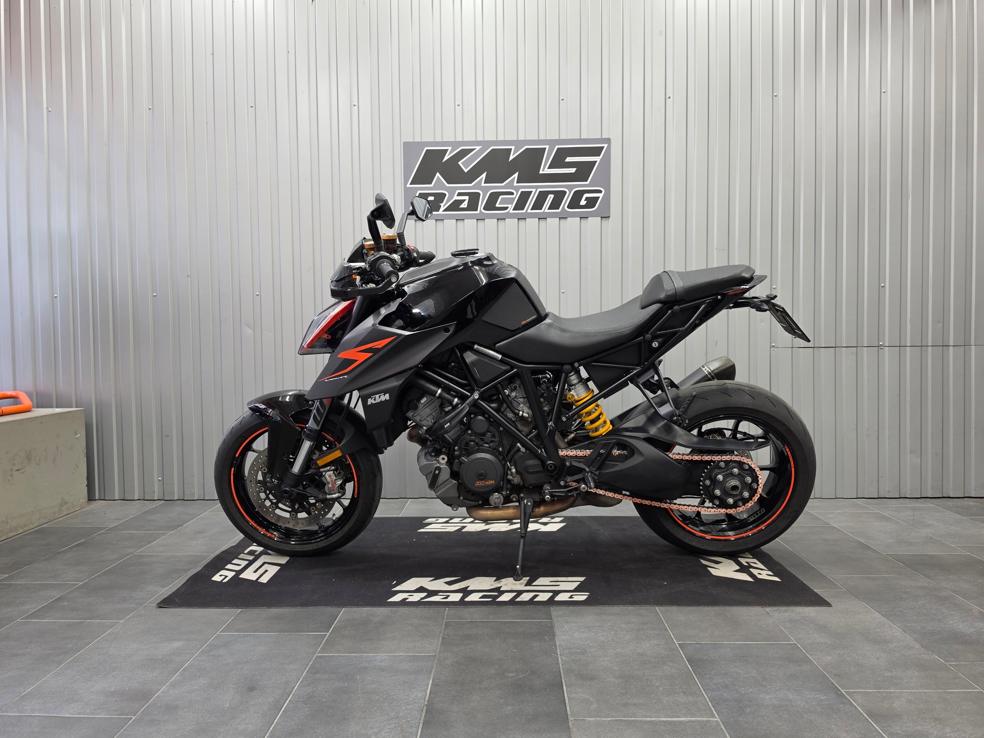 KTM 1290 Super Duke R-showroom-element-3