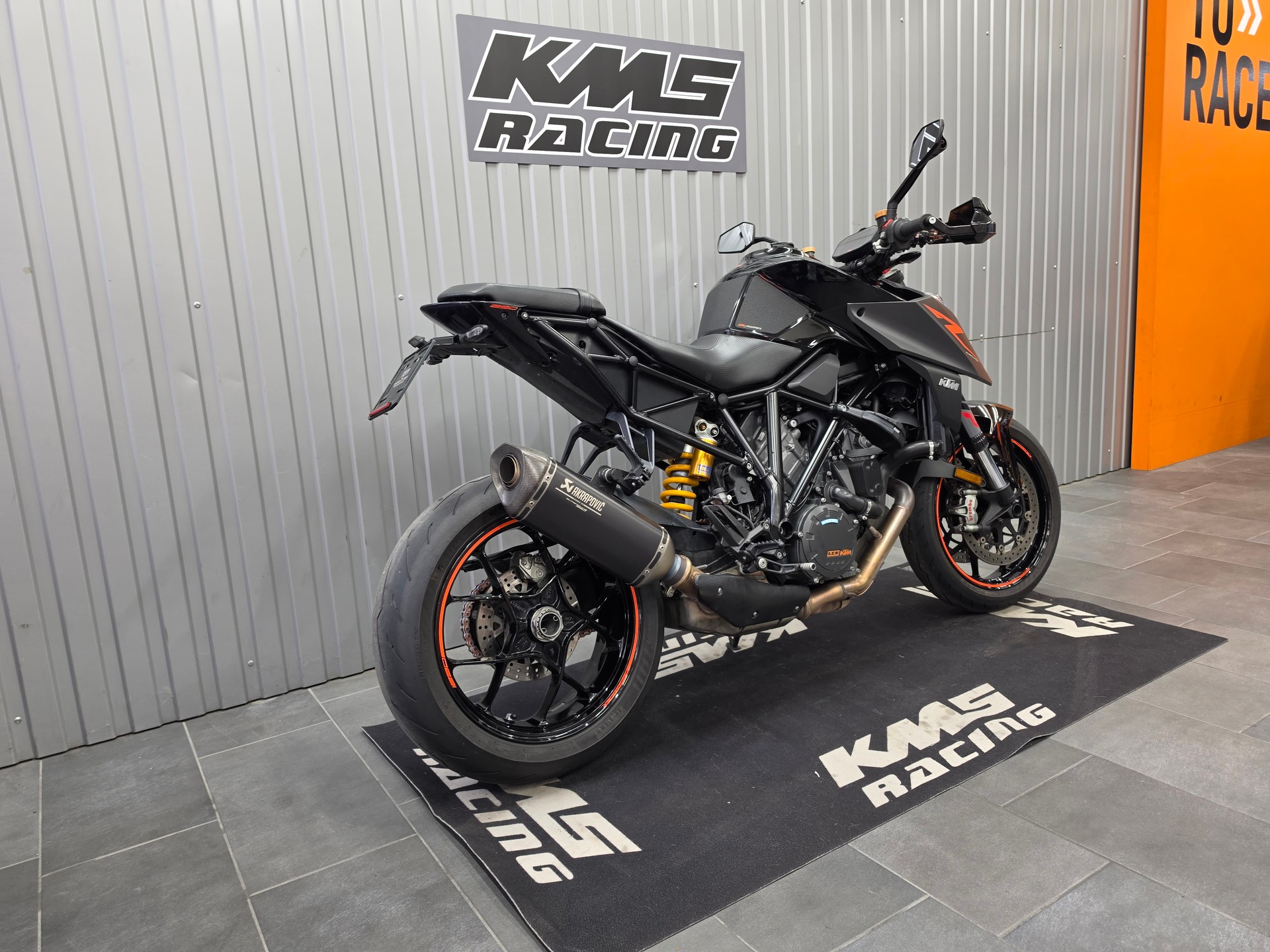KTM 1290 Super Duke R-showroom-element-2
