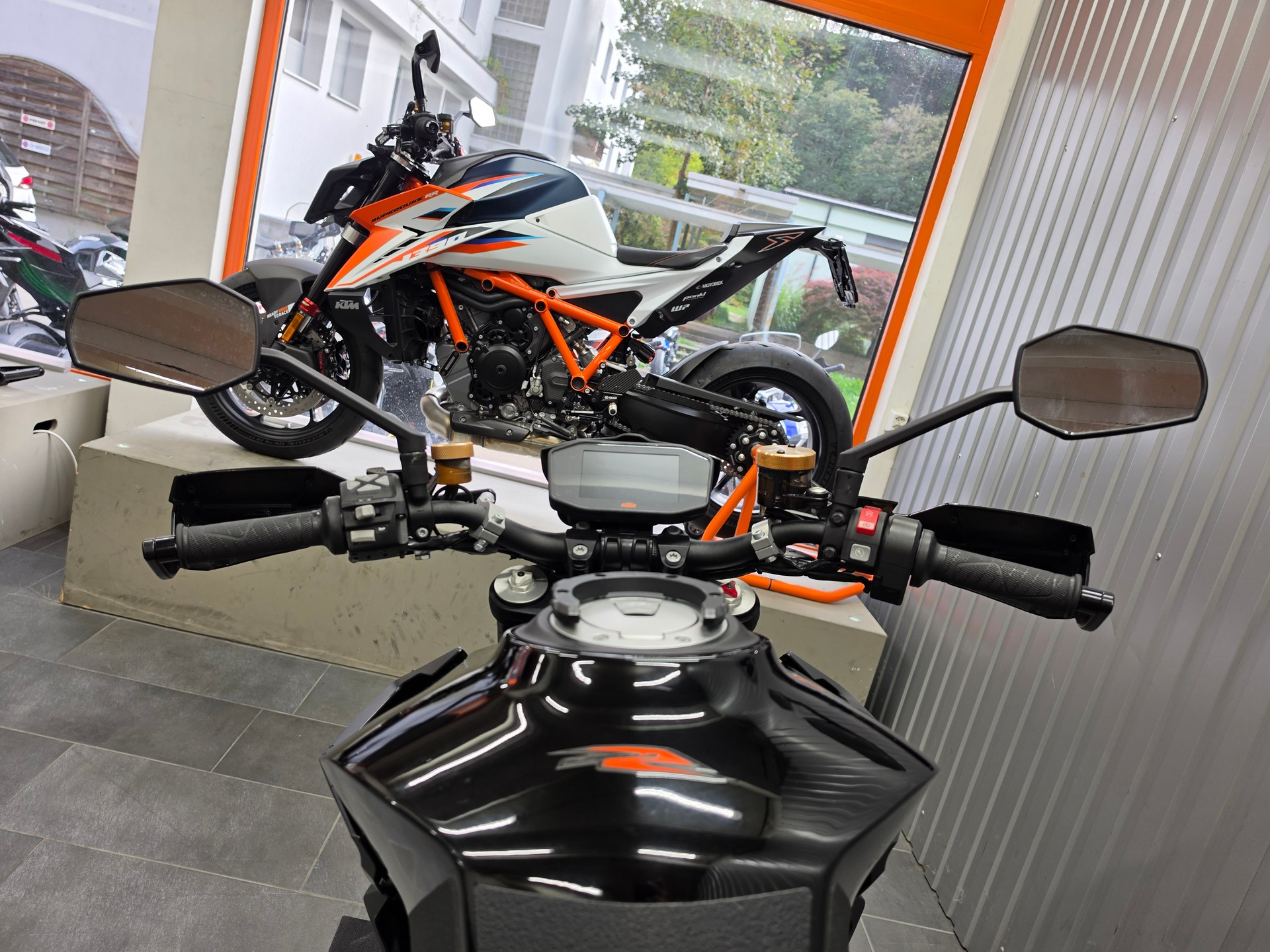 KTM 1290 Super Duke R-image-9