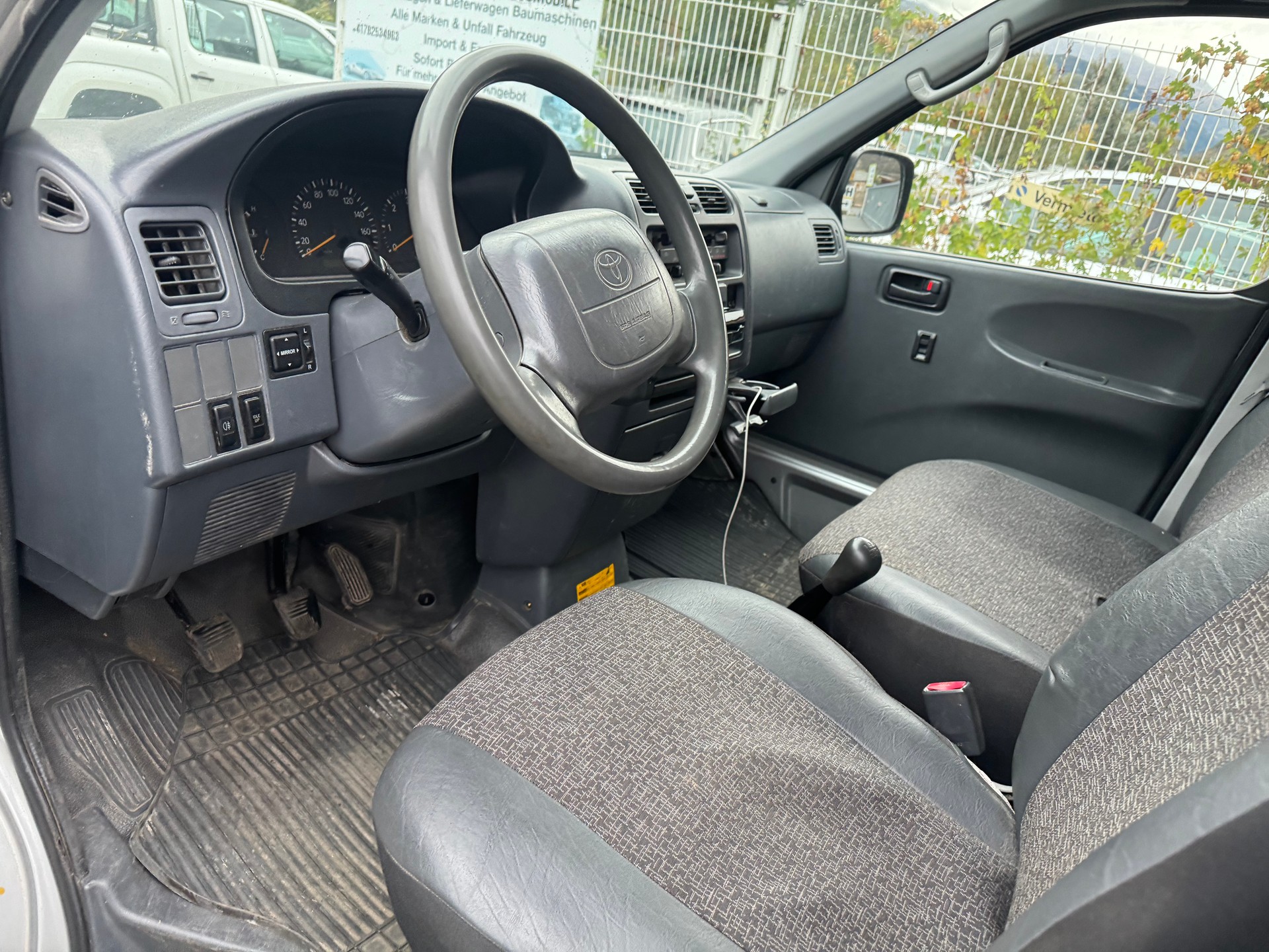 TOYOTA Hiace D-4D 4WD Kombi-image-9