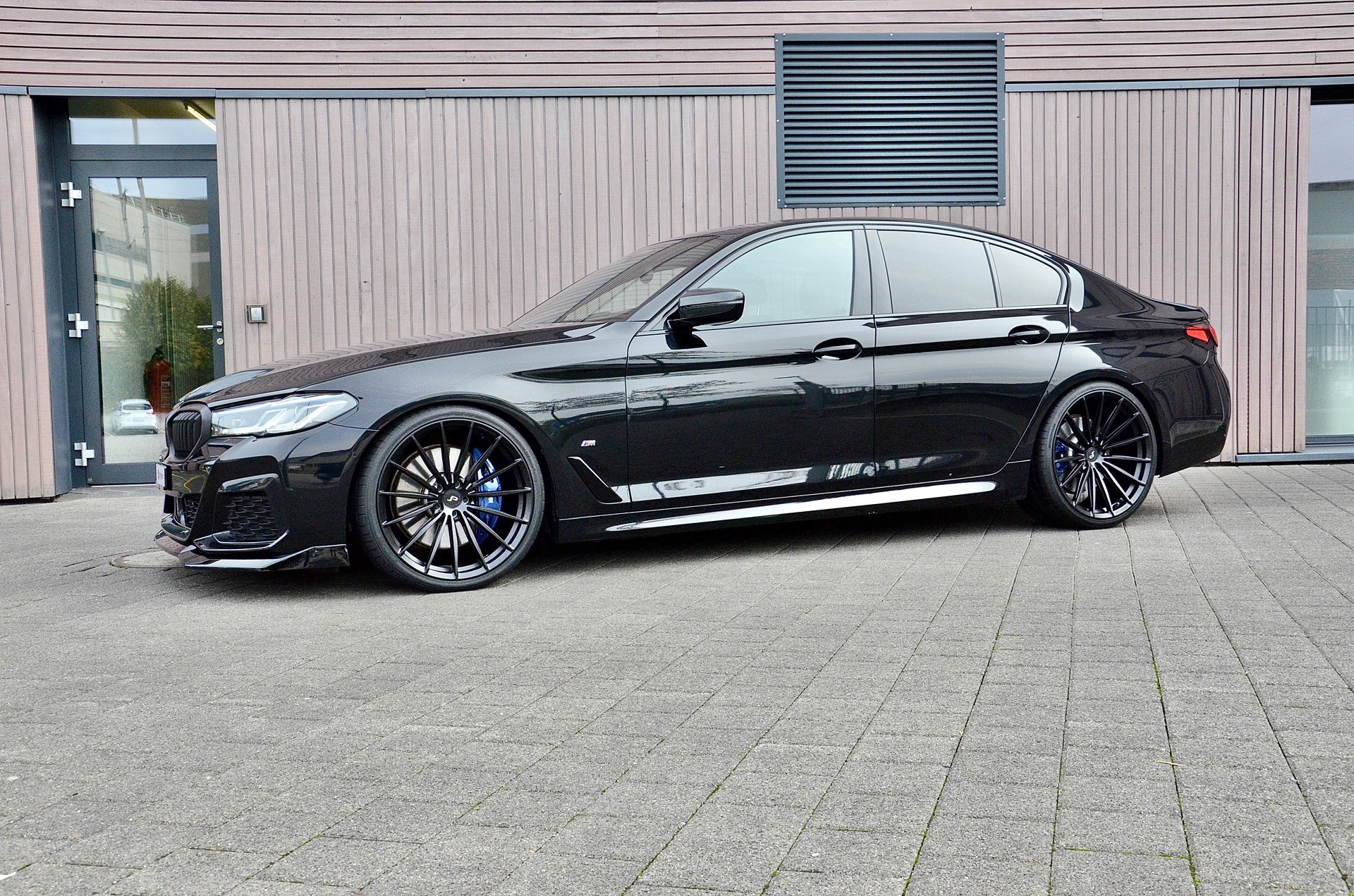 BMW 530d xDrive 48V M Sport Steptronic-showroom-element-2