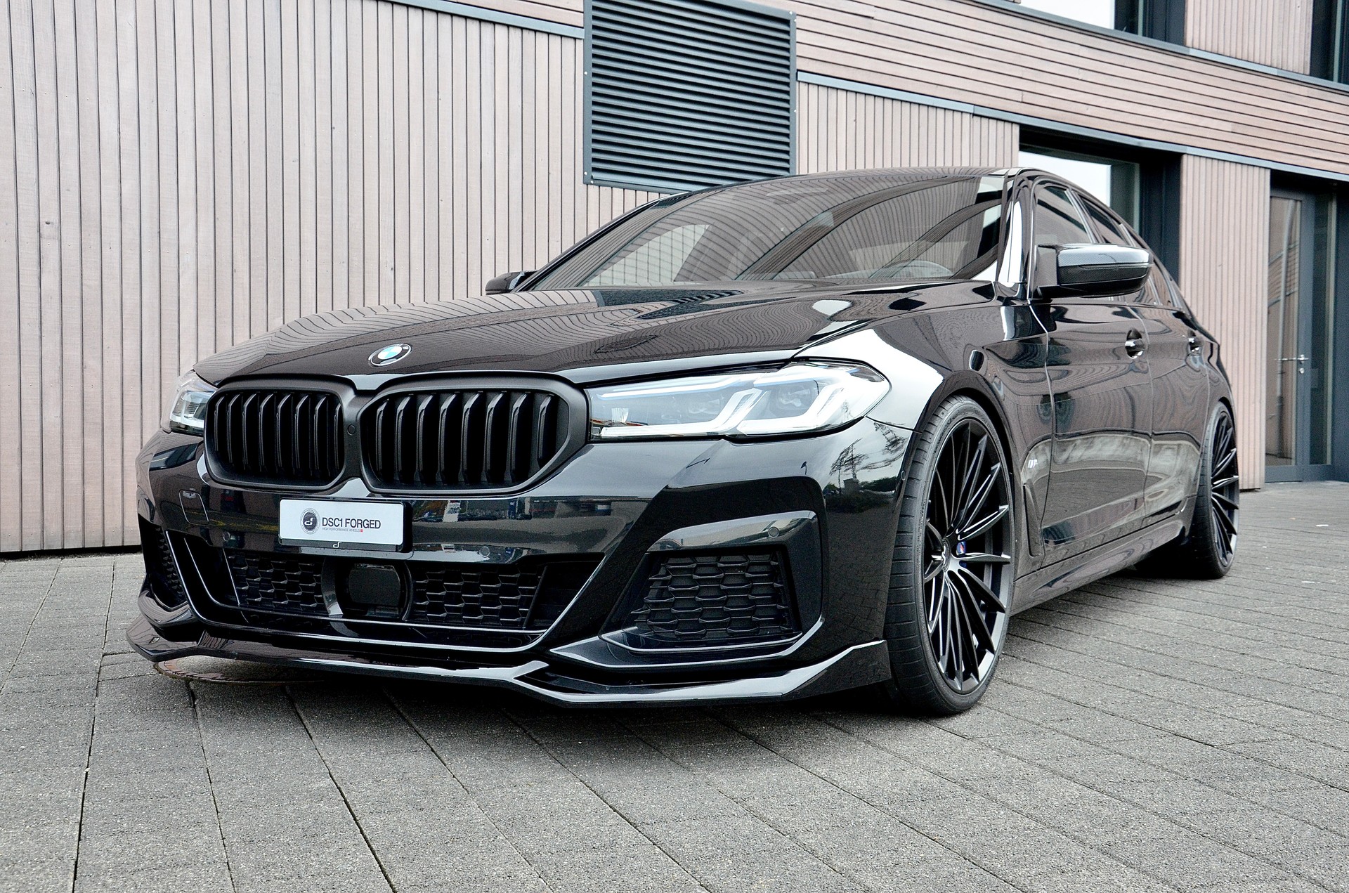 BMW 530d xDrive 48V M Sport Steptronic-image-4