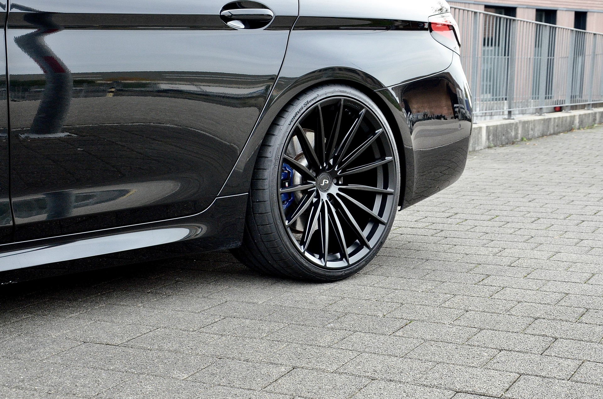 BMW 530d xDrive 48V M Sport Steptronic-image-5