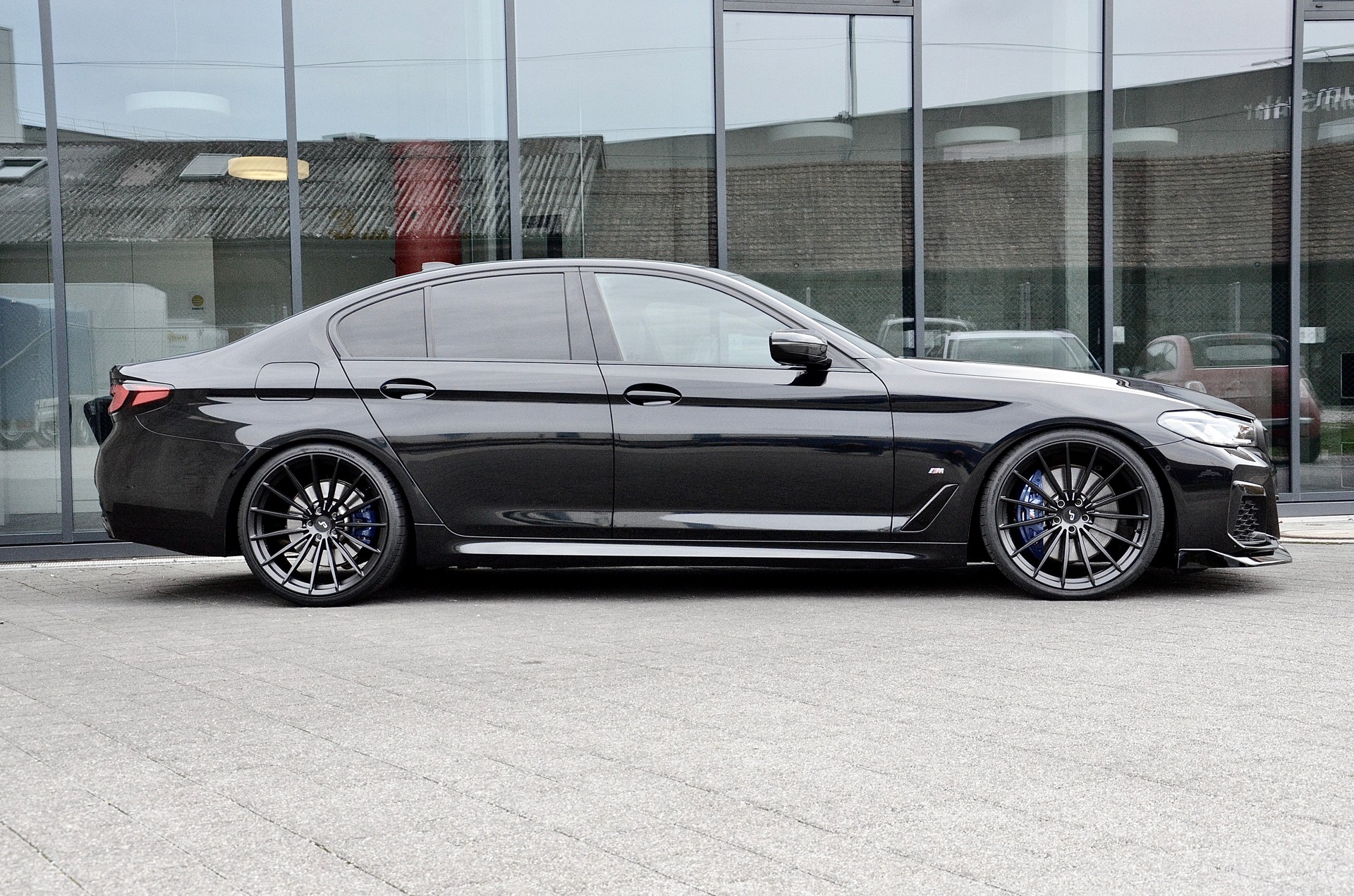 BMW 530d xDrive 48V M Sport Steptronic-image-8