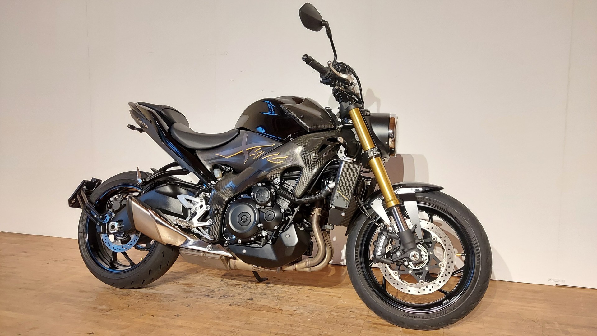SUZUKI GSX-S 1000 X-King Limited Edition Nr. 17 / 30-showroom-element-2