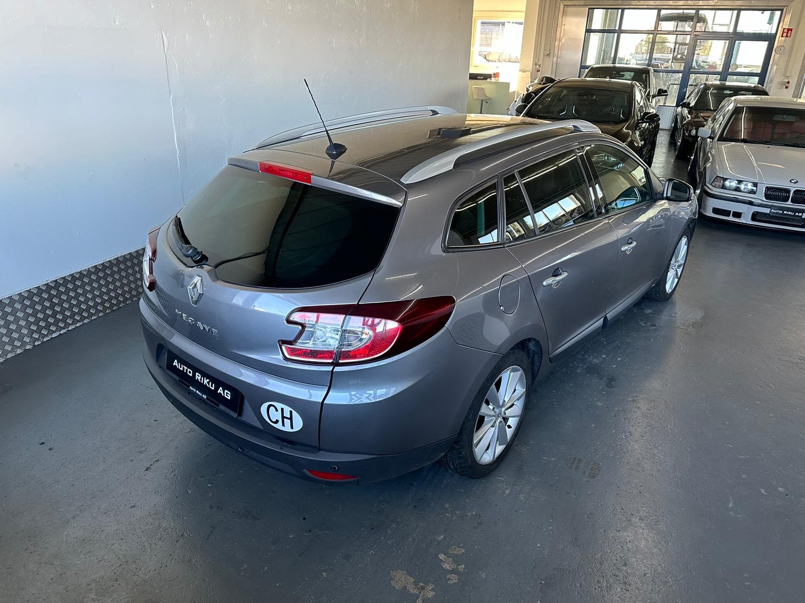 RENAULT Mégane Grandtour 2.0 16V Dynamique CVT-image-6