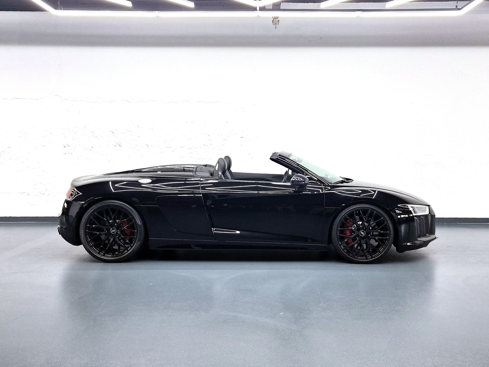 AUDI R8 Spyder 5.2 FSI V10 quattro S-Tronic-image-0