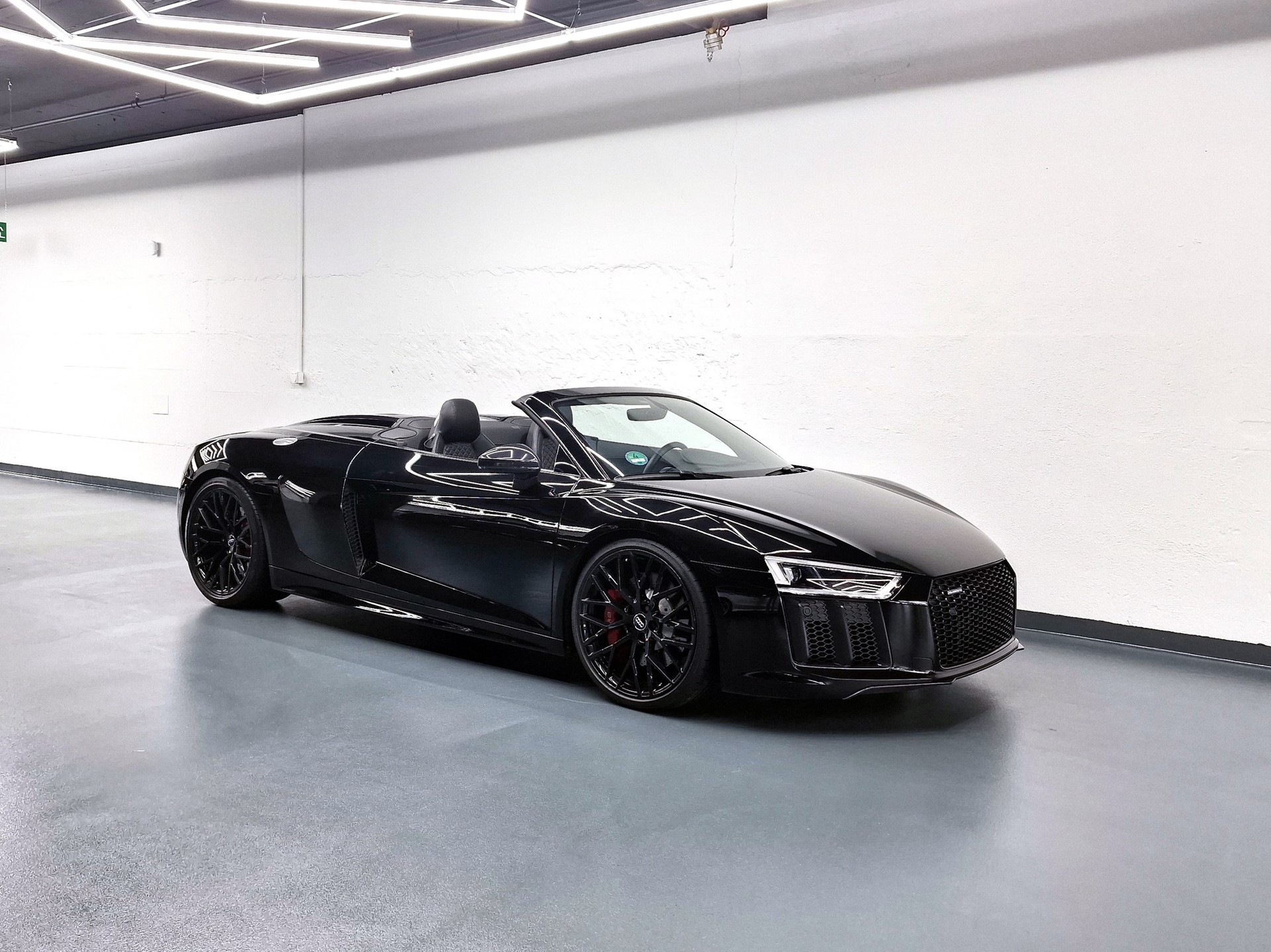AUDI R8 Spyder 5.2 FSI V10 quattro S-Tronic-image-1