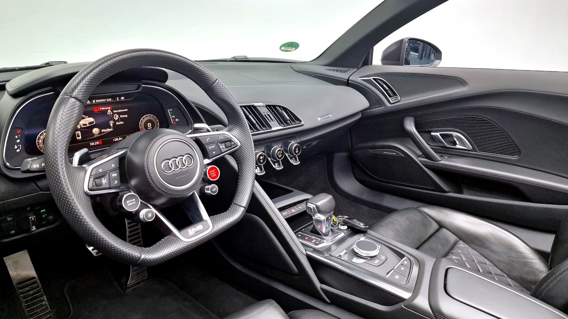AUDI R8 Spyder 5.2 FSI V10 quattro S-Tronic-image-10