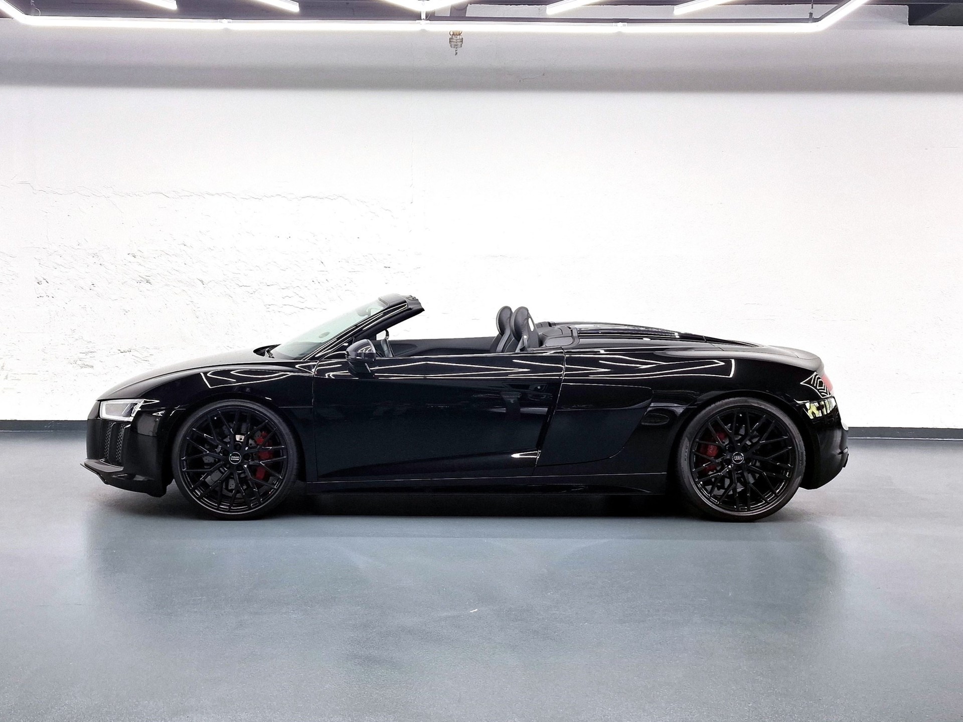 AUDI R8 Spyder 5.2 FSI V10 quattro S-Tronic-image-4