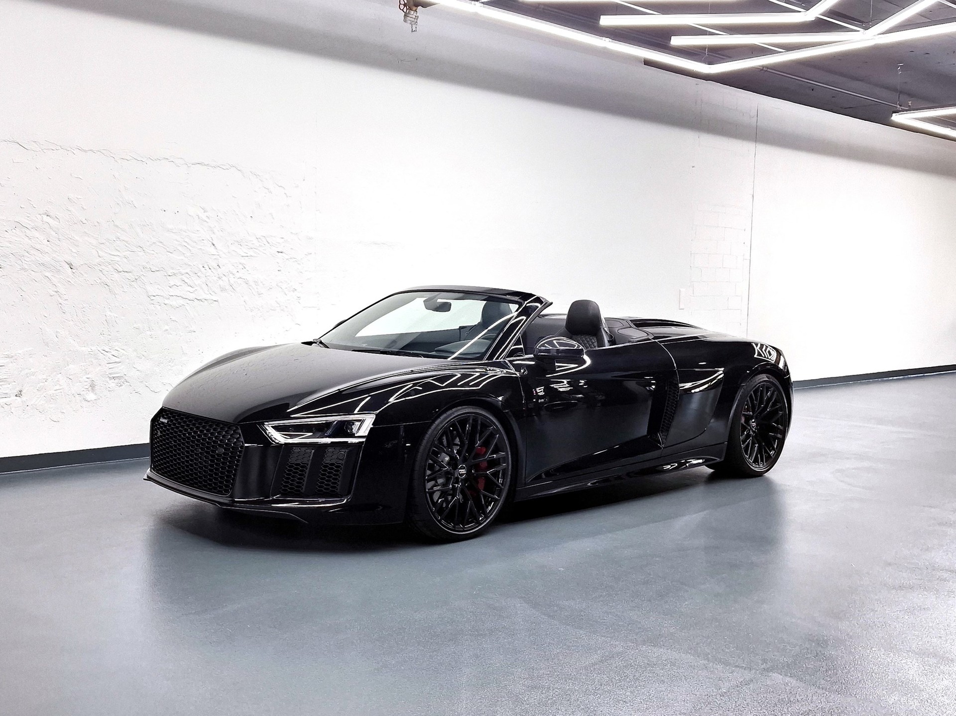 AUDI R8 Spyder 5.2 FSI V10 quattro S-Tronic-image-5