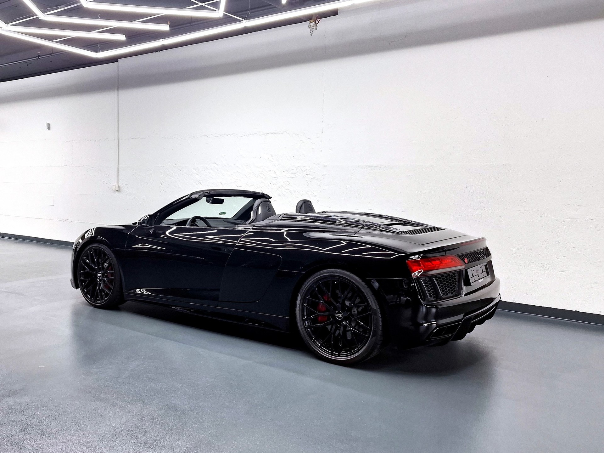 AUDI R8 Spyder 5.2 FSI V10 quattro S-Tronic-image-6