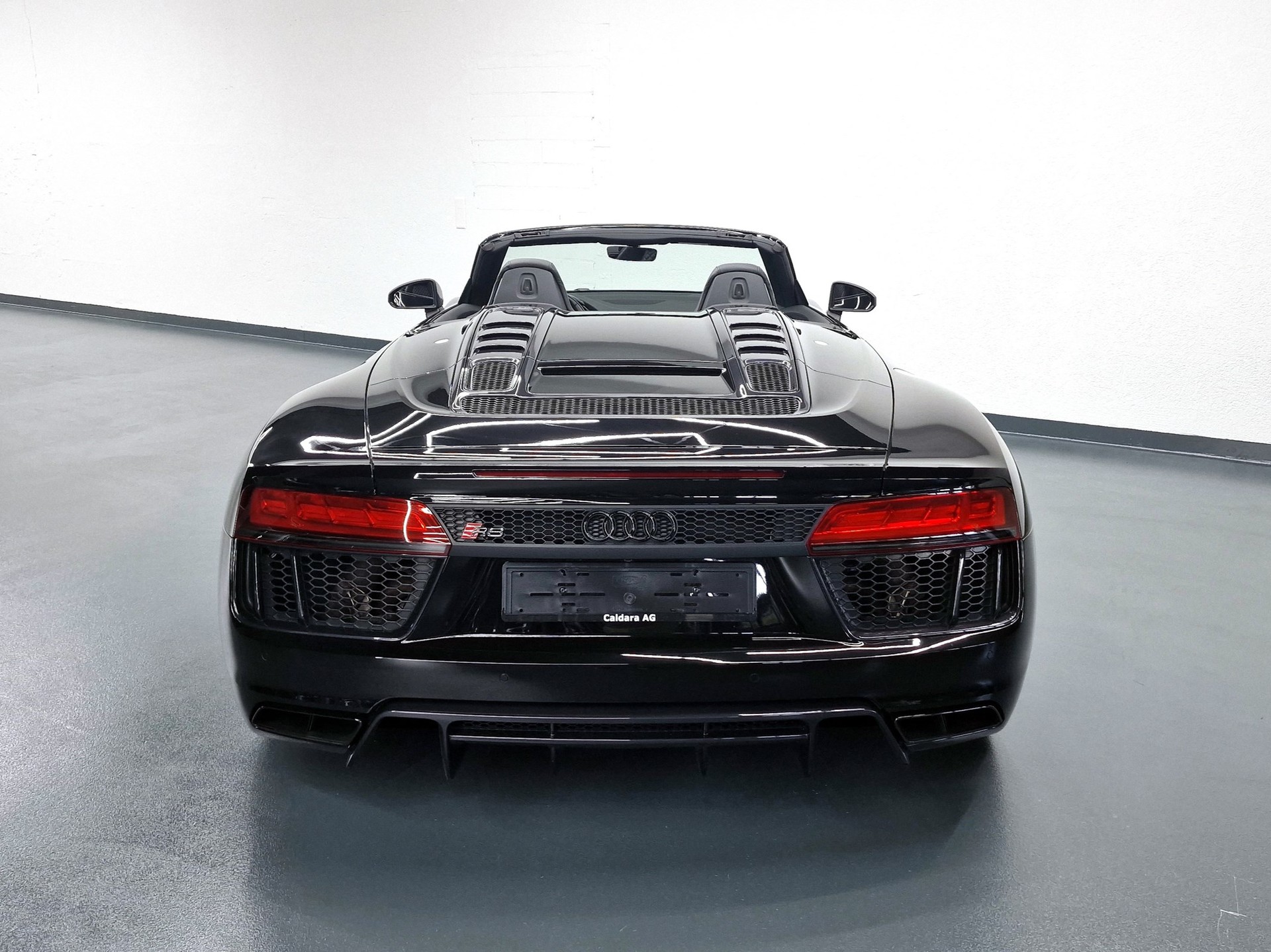 AUDI R8 Spyder 5.2 FSI V10 quattro S-Tronic-image-7