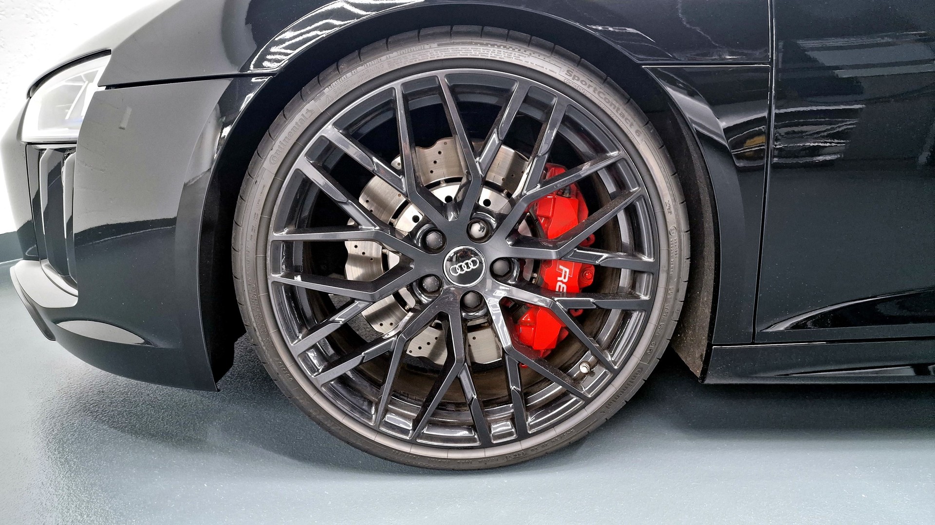 AUDI R8 Spyder 5.2 FSI V10 quattro S-Tronic-image-8