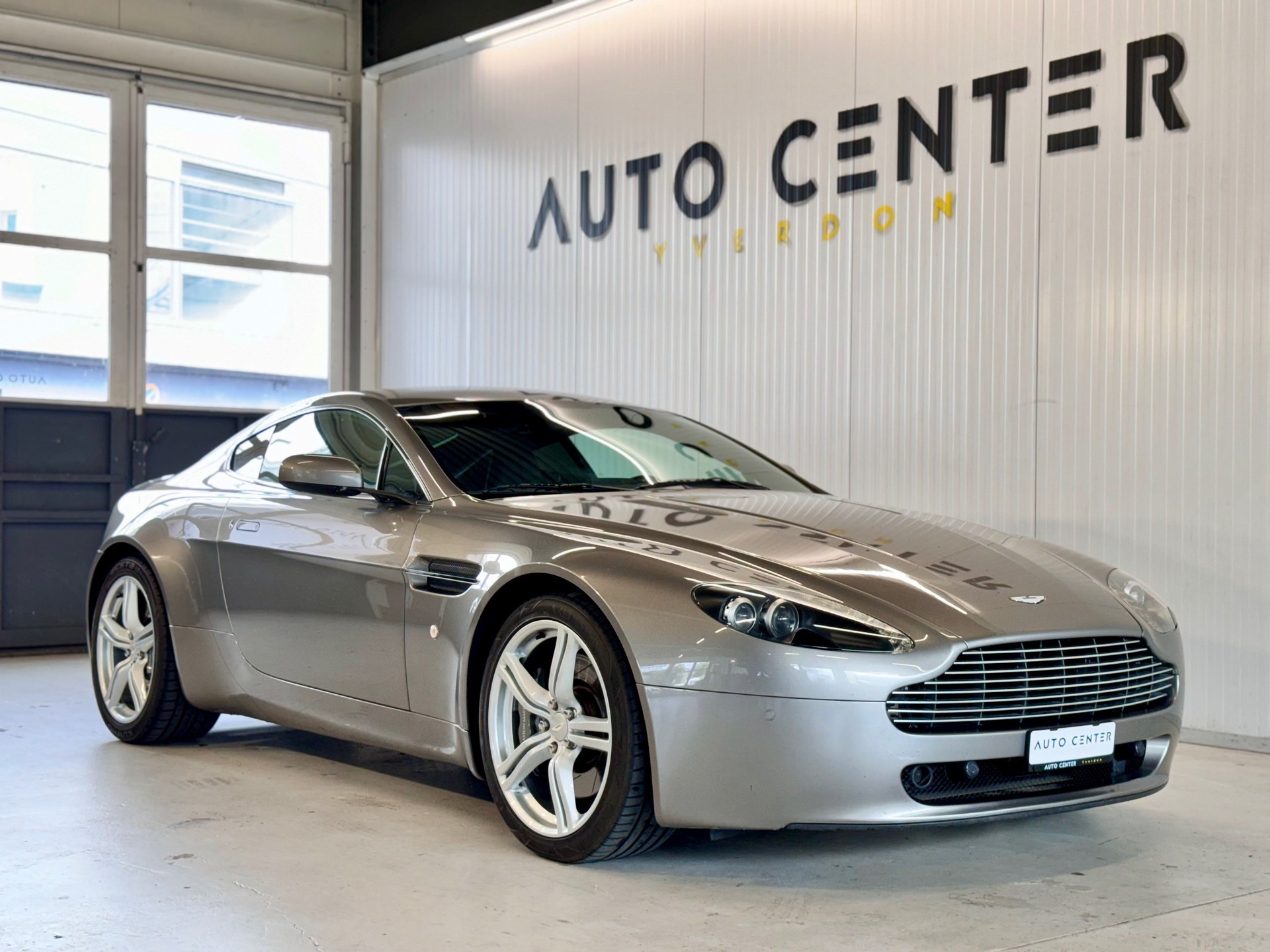 ASTON MARTIN V8 Vantage 4.7 Sportshift-image-1