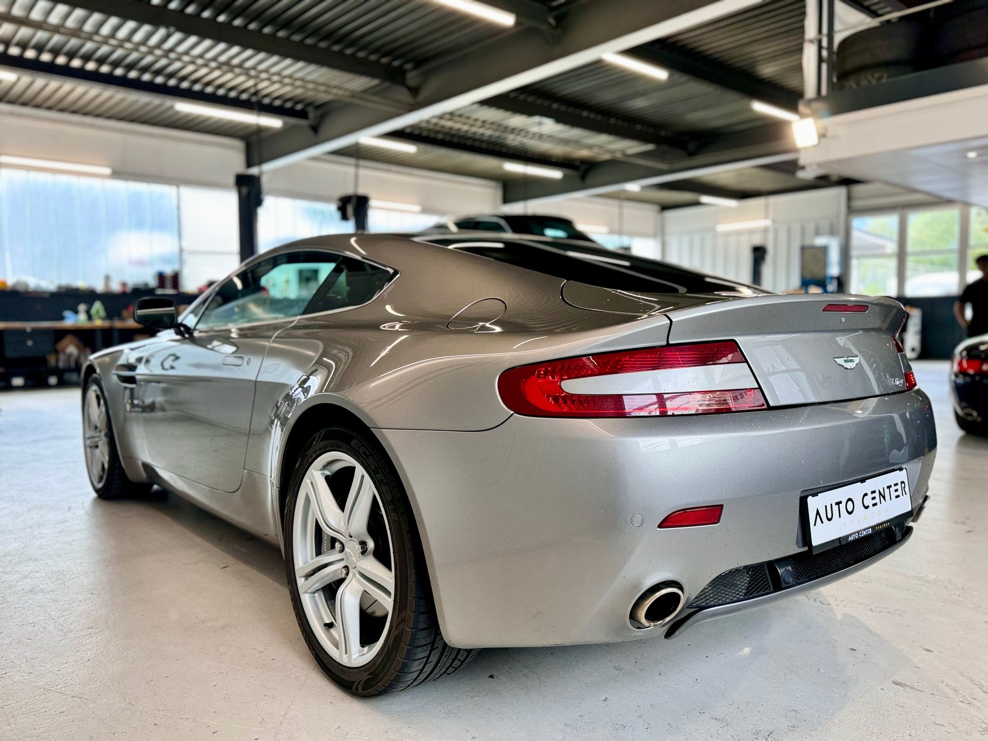 ASTON MARTIN V8 Vantage 4.7 Sportshift-image-5