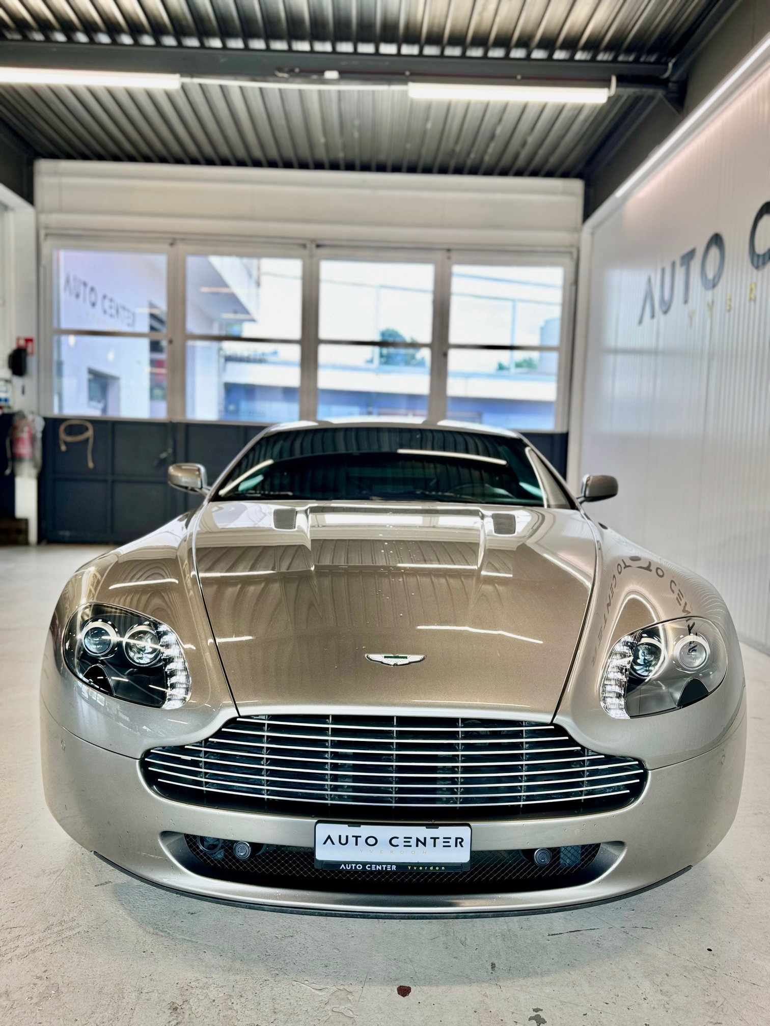 ASTON MARTIN V8 Vantage 4.7 Sportshift-image-7