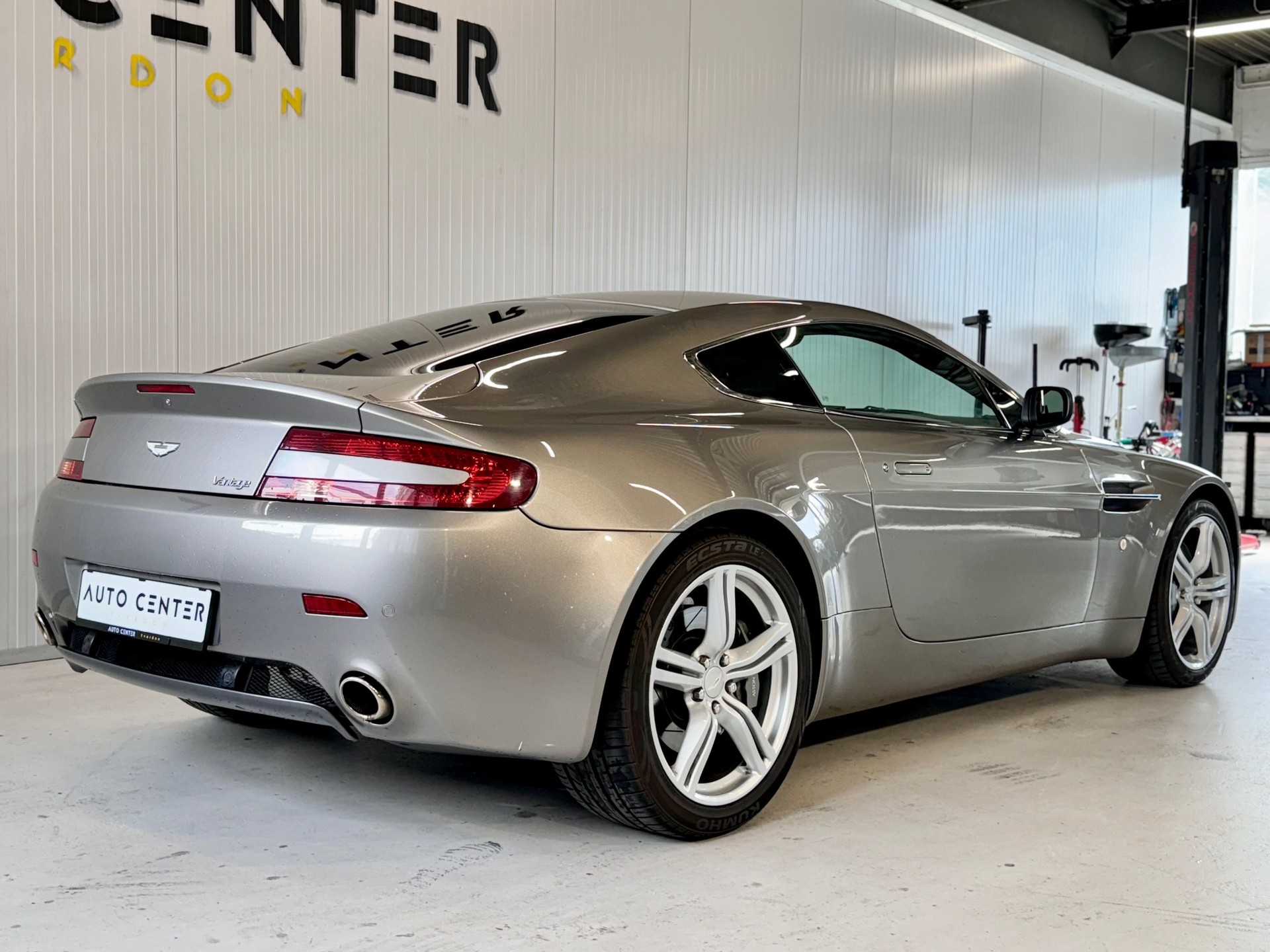 ASTON MARTIN V8 Vantage 4.7 Sportshift-image-2
