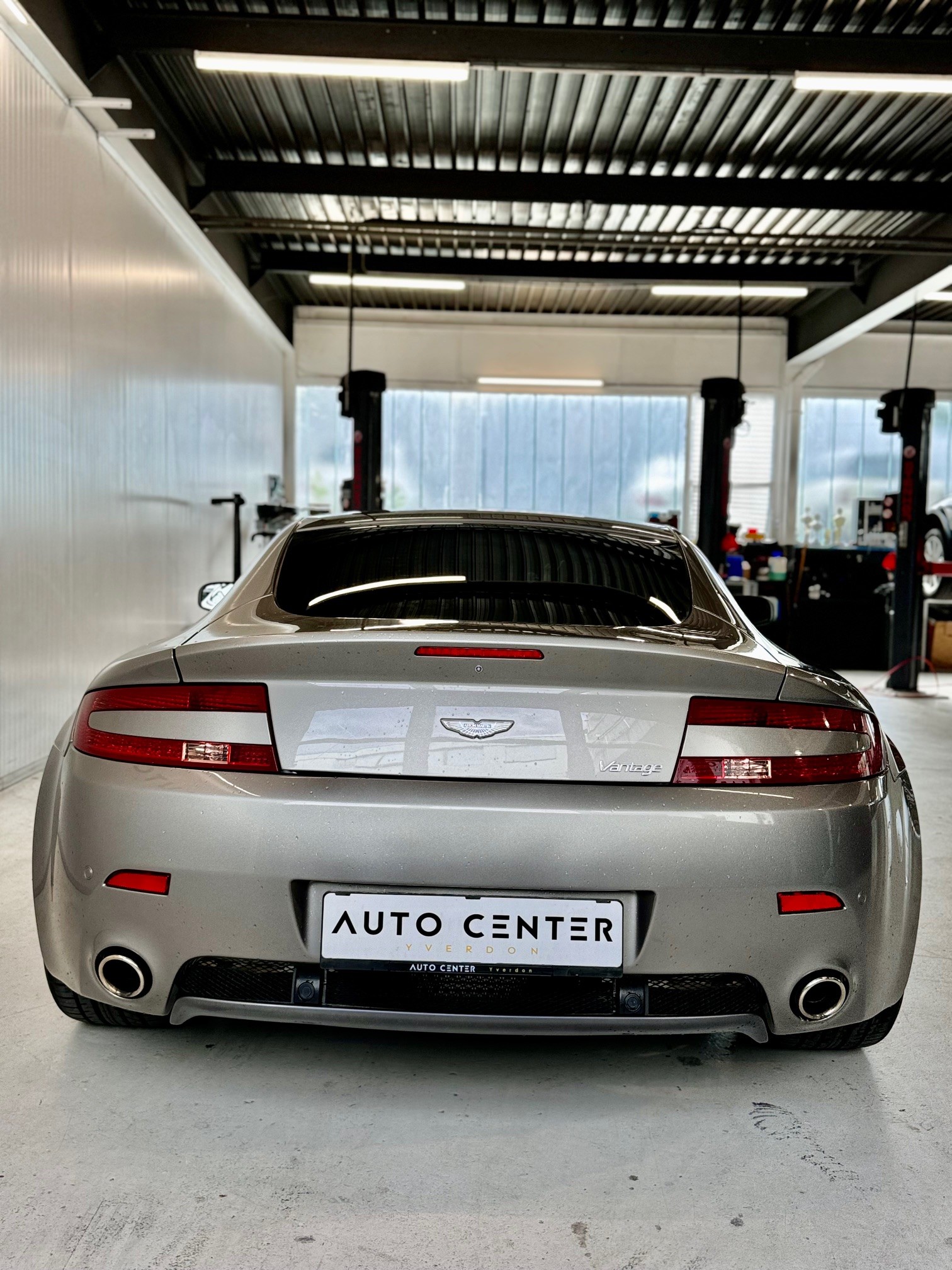 ASTON MARTIN V8 Vantage 4.7 Sportshift-image-3