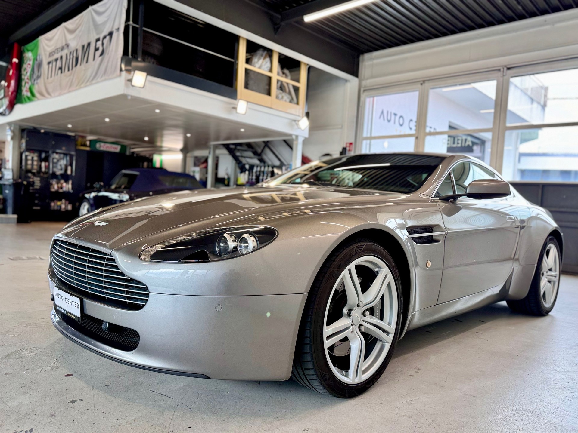 ASTON MARTIN V8 Vantage 4.7 Sportshift-image-6