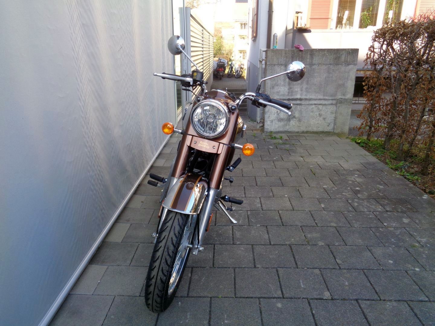 ROYAL ENFIELD CLASSIC 350 E5-showroom-element-3