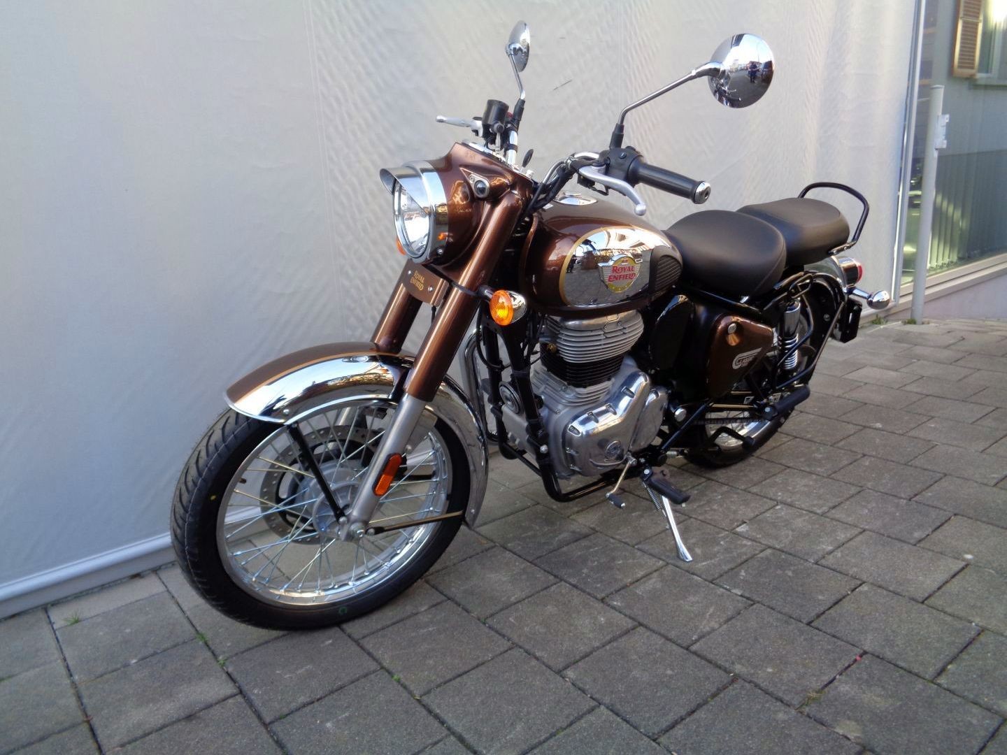 ROYAL ENFIELD CLASSIC 350 E5-showroom-element-2