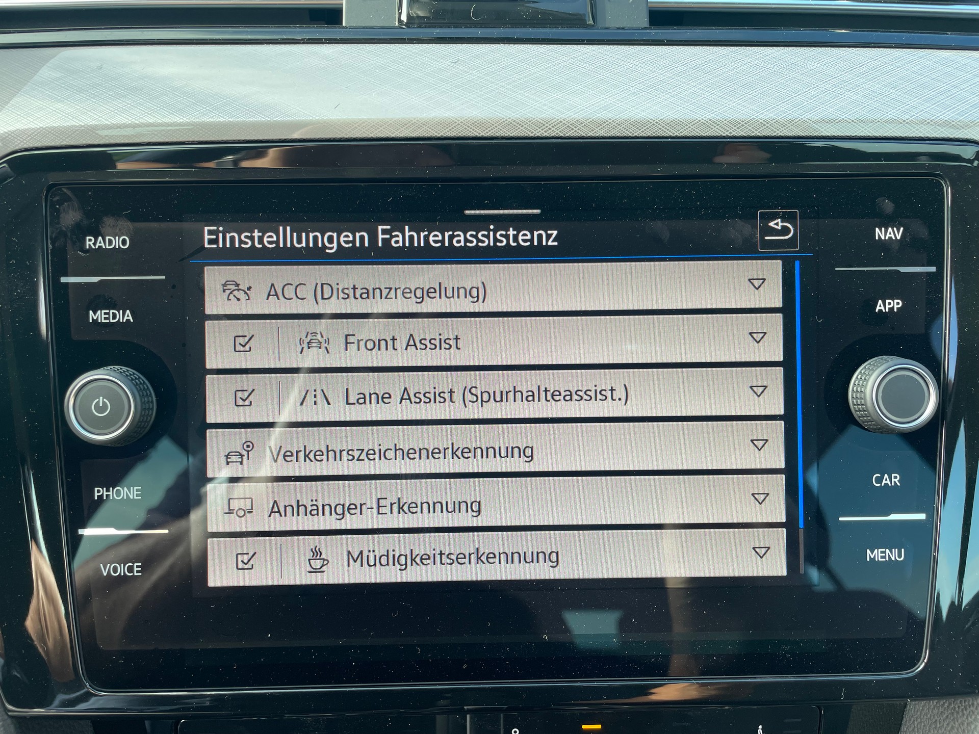 VW Passat 1.5 TSI Business-image-18