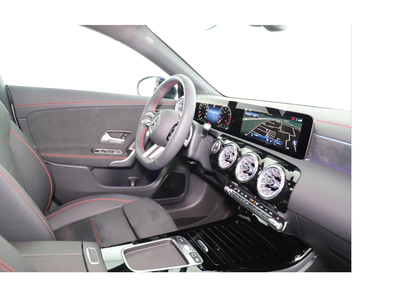 MERCEDES-BENZ CLA 220 4Matic 8G-DCT-image-11