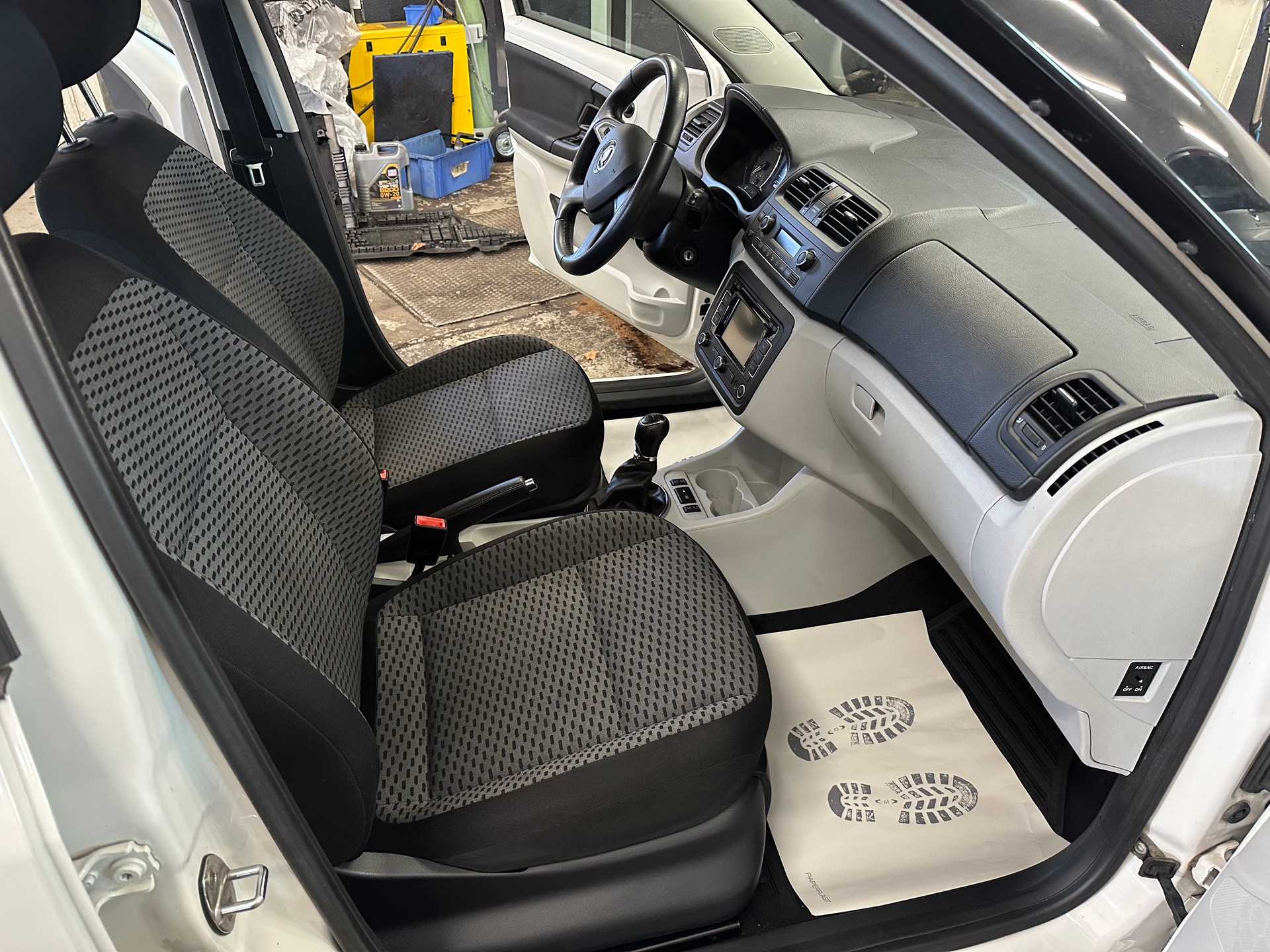 SKODA Fabia 1.2 TDI Greenline-image-11