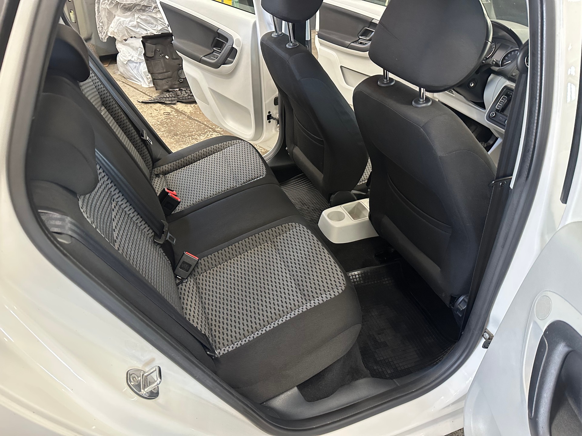 SKODA Fabia 1.2 TDI Greenline-image-12