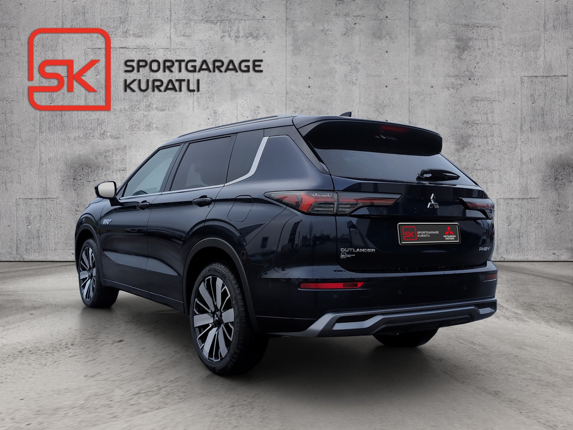 MITSUBISHI Outlander 2.4 PHEV Instyle 4x4 Edition-showroom-element-2