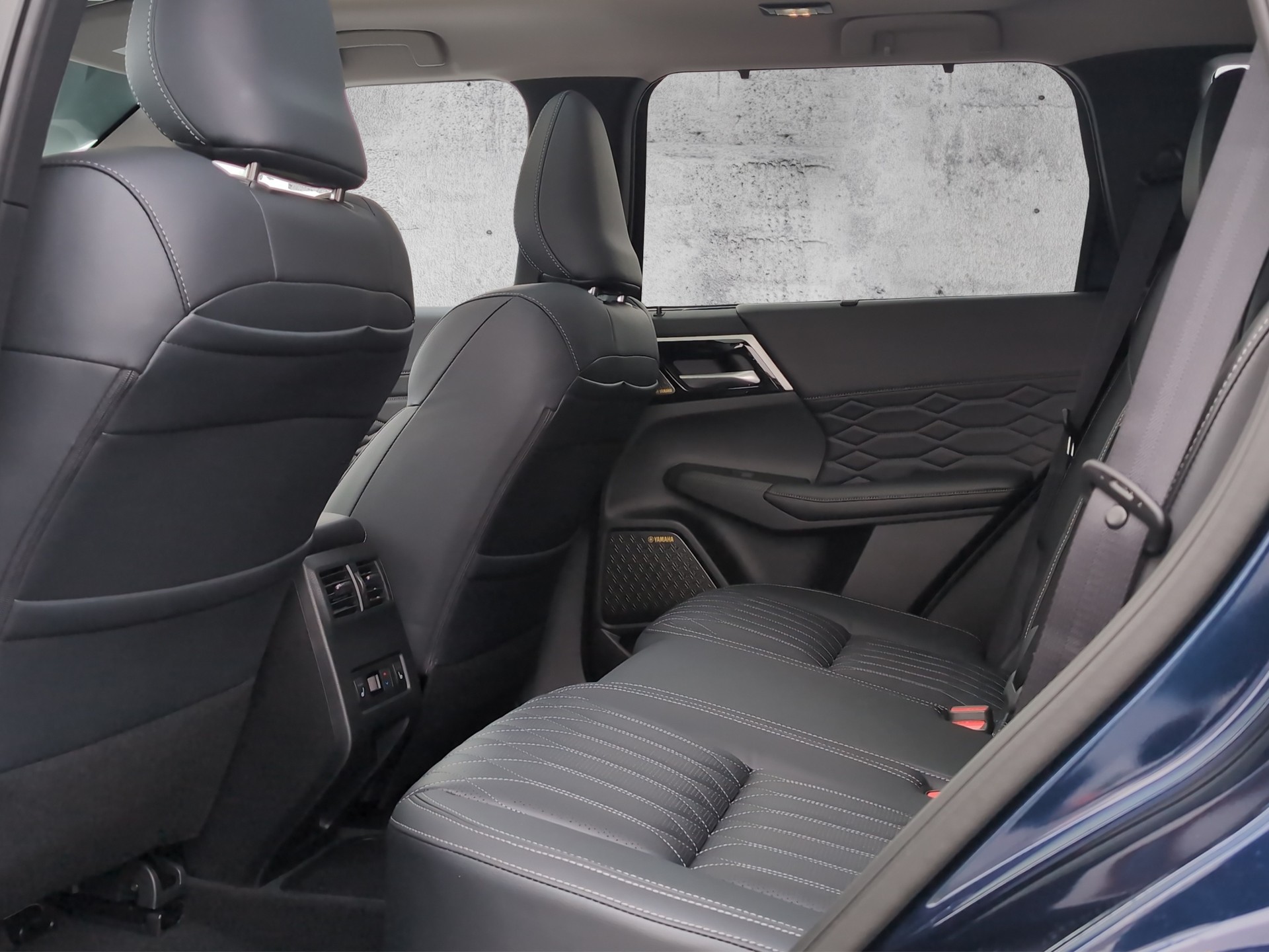 MITSUBISHI Outlander 2.4 PHEV Instyle 4x4 Edition-image-10