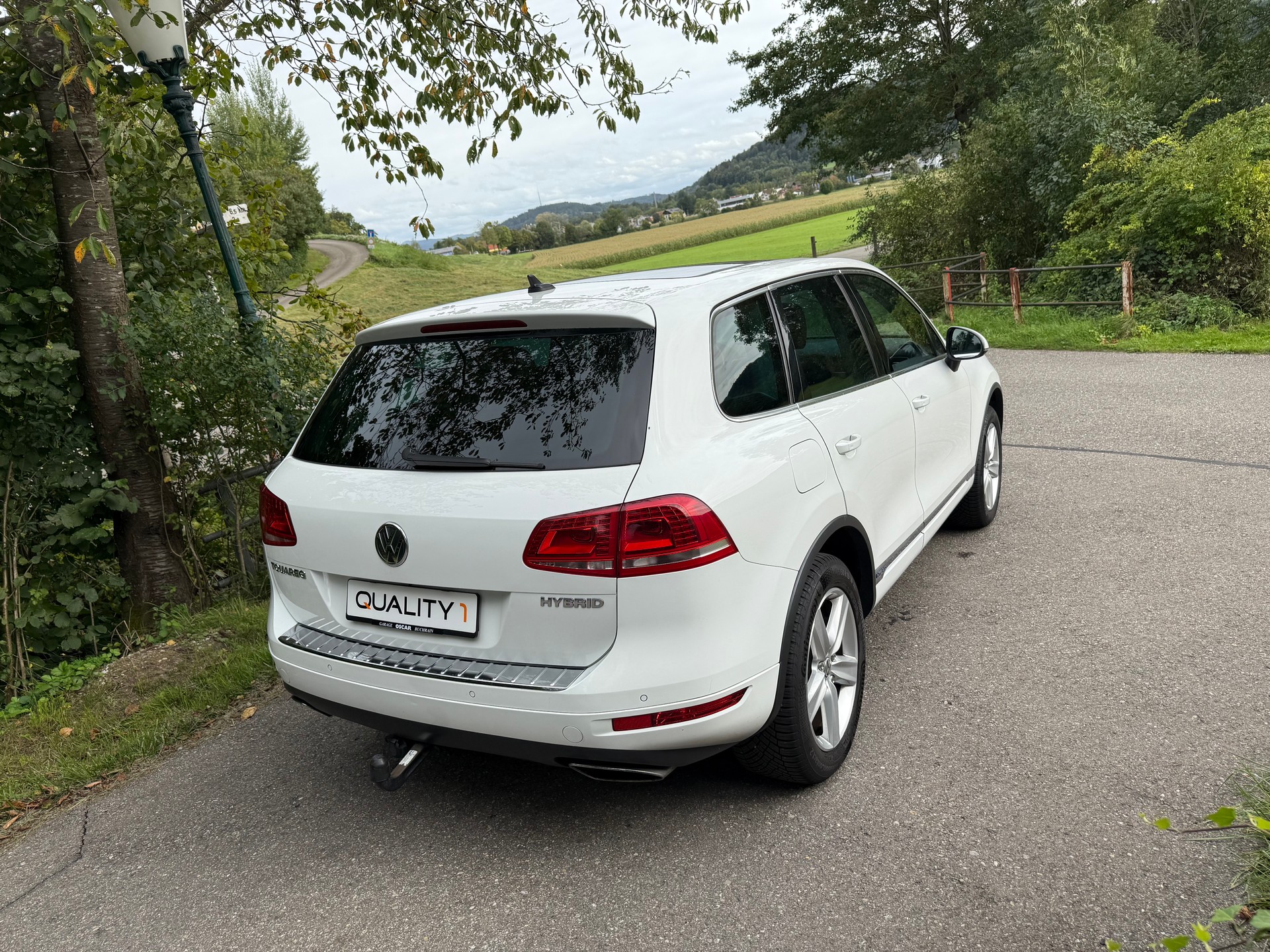 VW Touareg 3.0 TSI Hybrid Edition X Tiptronic-image-5