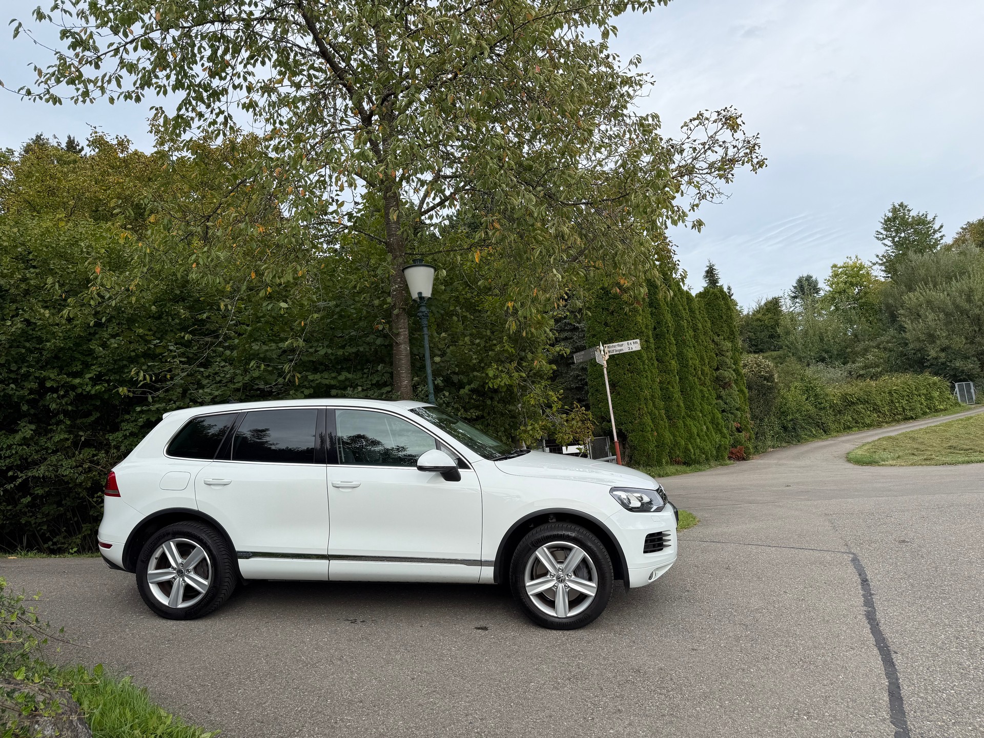 VW Touareg 3.0 TSI Hybrid Edition X Tiptronic-image-4