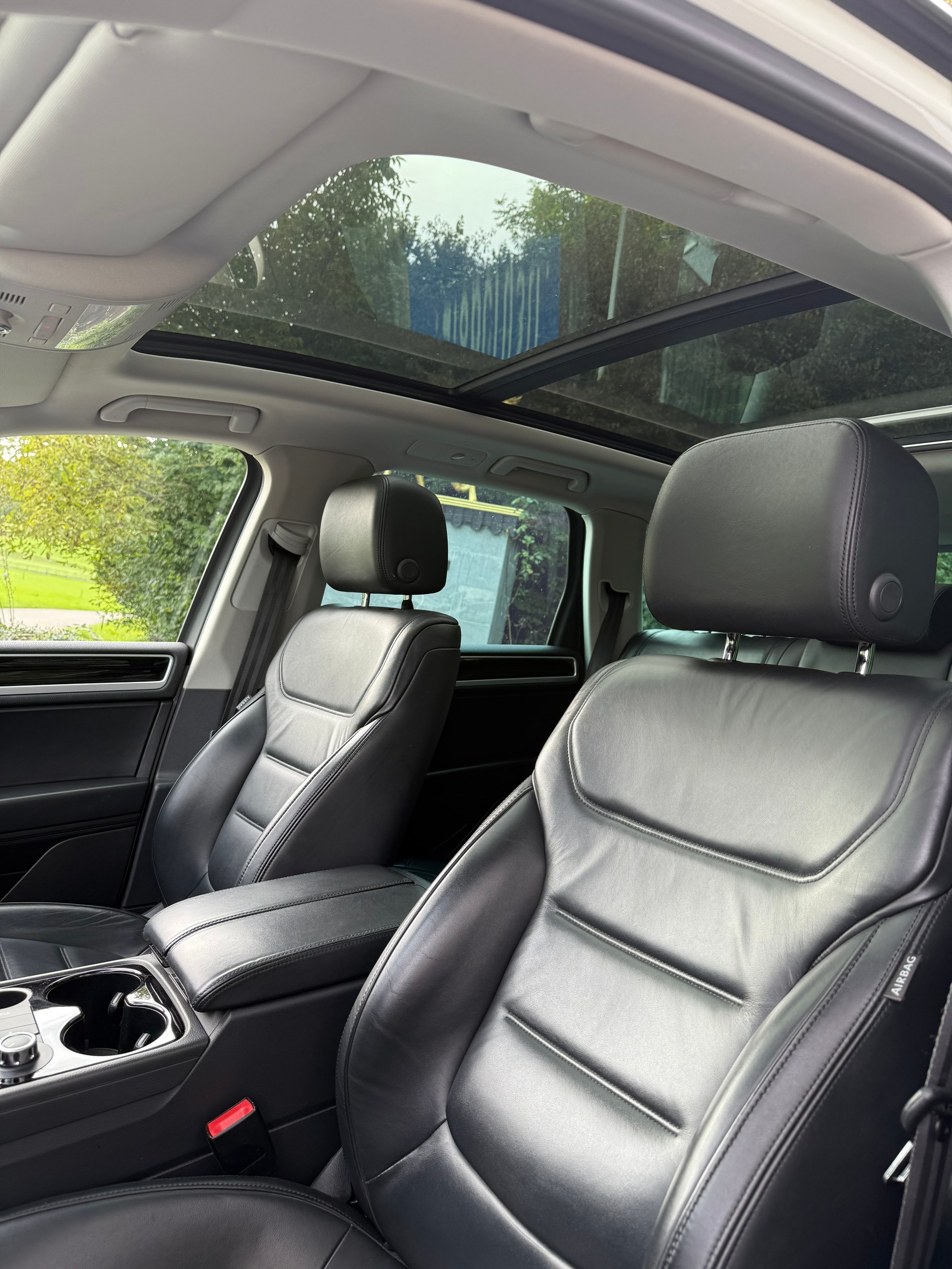 VW Touareg 3.0 TSI Hybrid Edition X Tiptronic-image-9
