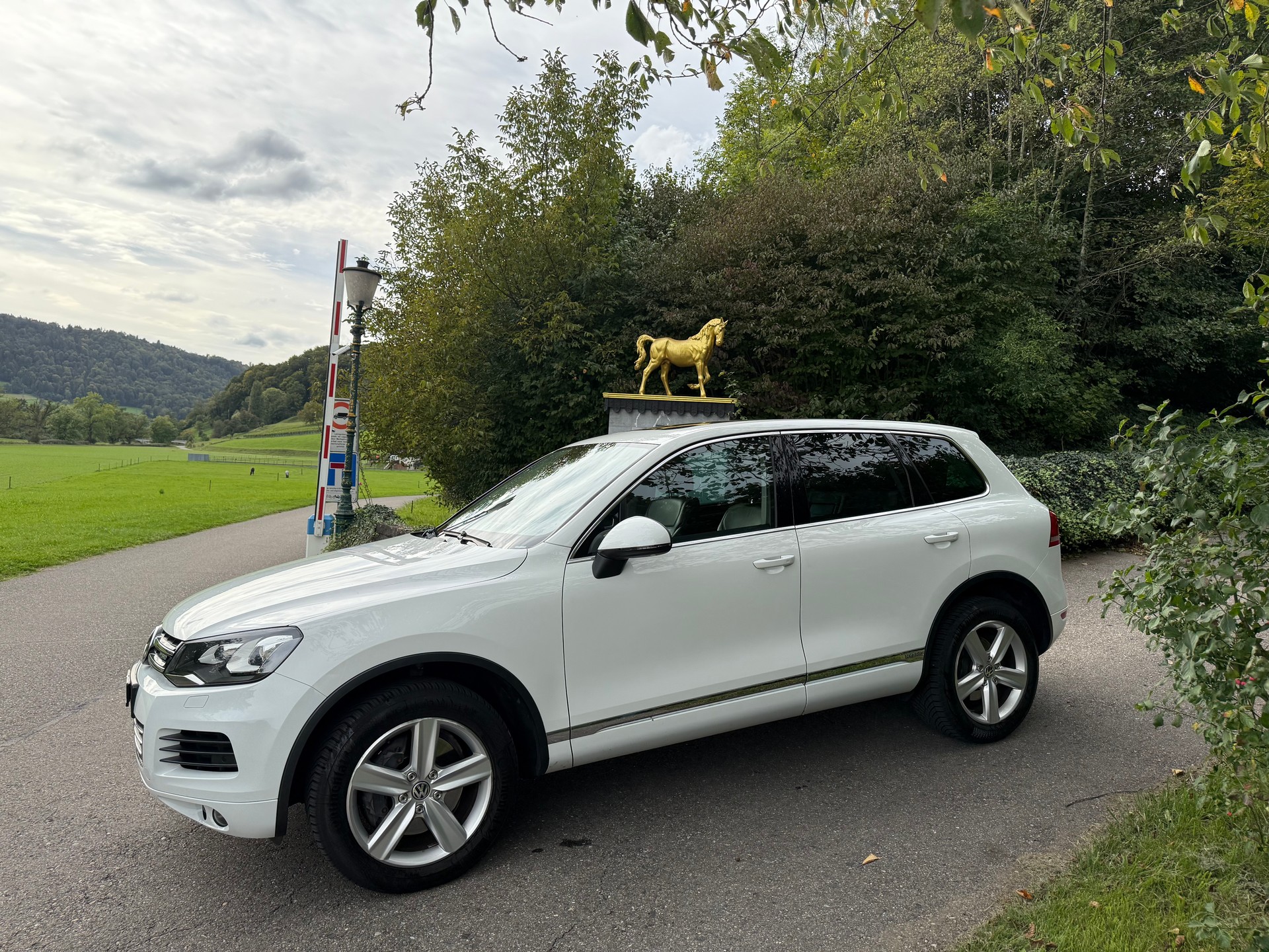 VW Touareg 3.0 TSI Hybrid Edition X Tiptronic-showroom-element-3