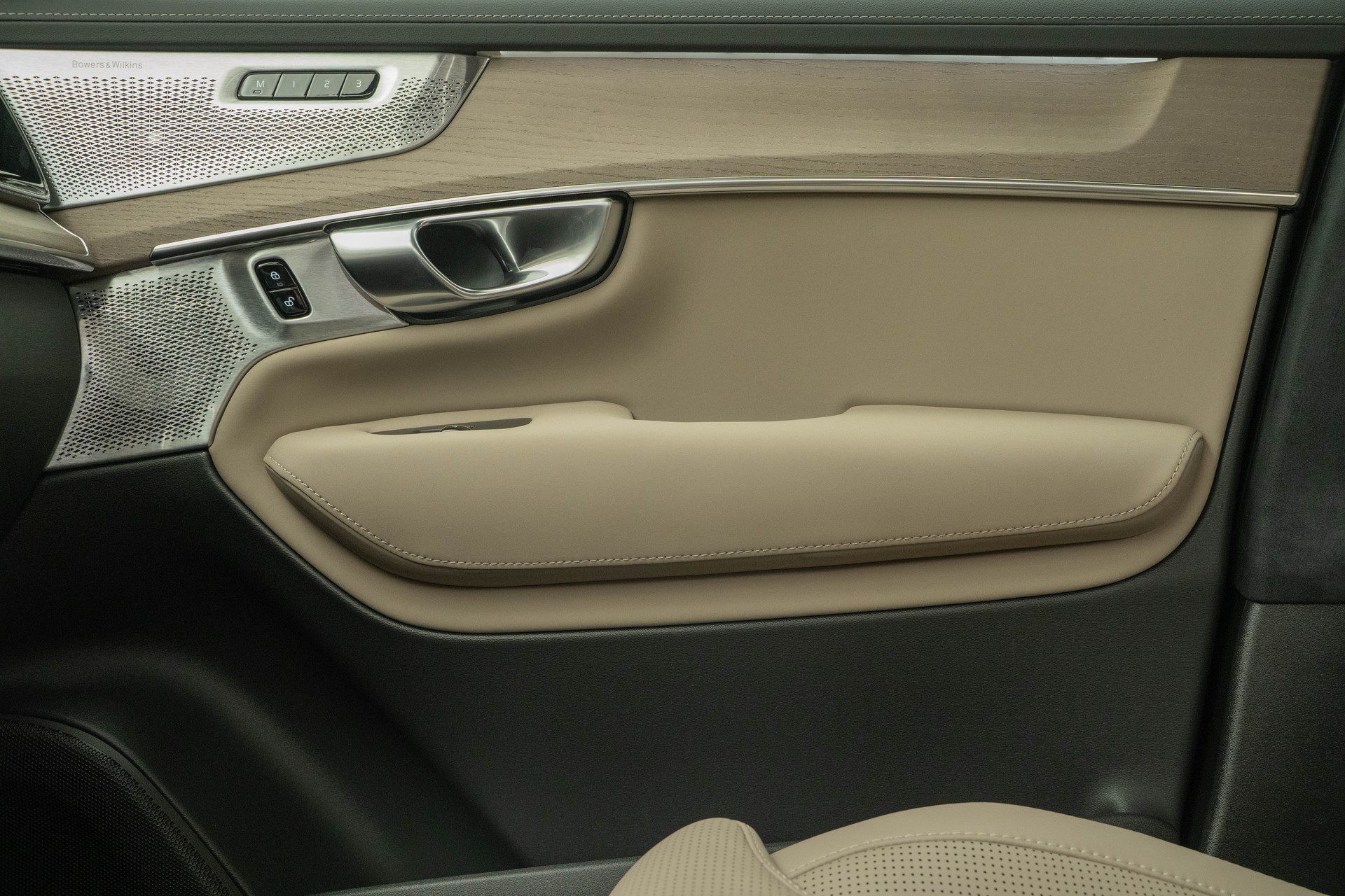 VOLVO XC90 2.0 T8 TE Ultra Bright eAWD-image-13