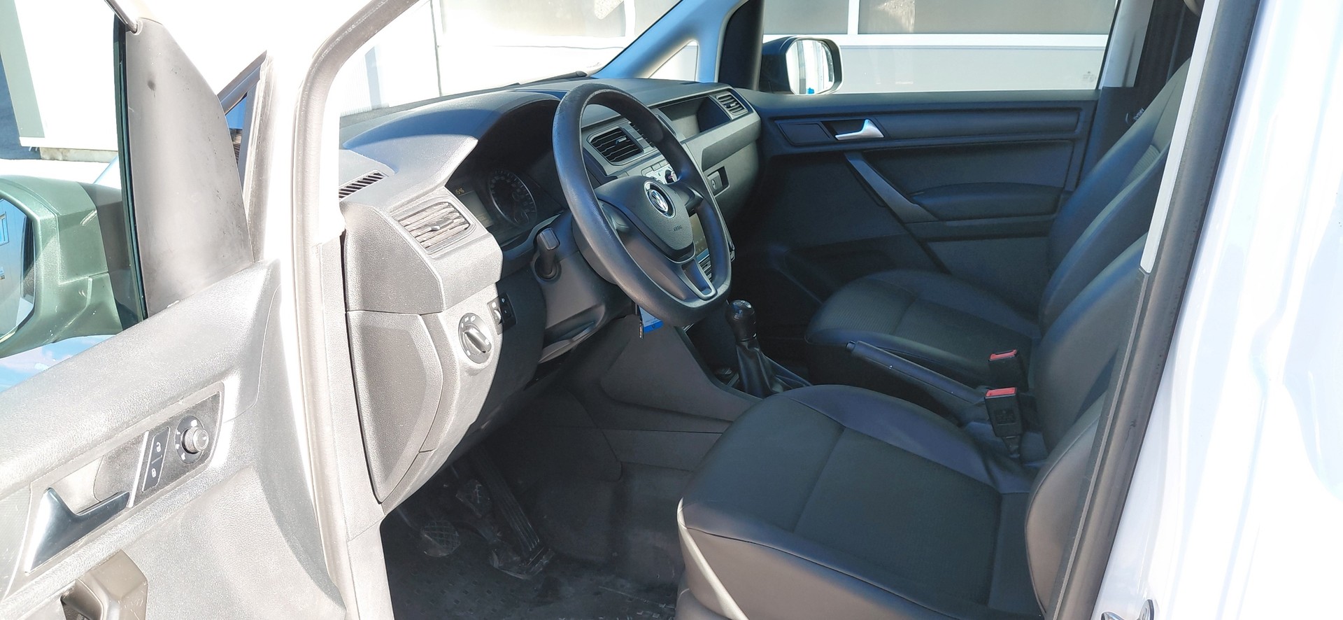 VW Caddy Maxi 2.0TDI BlueMotion Technology-image-4