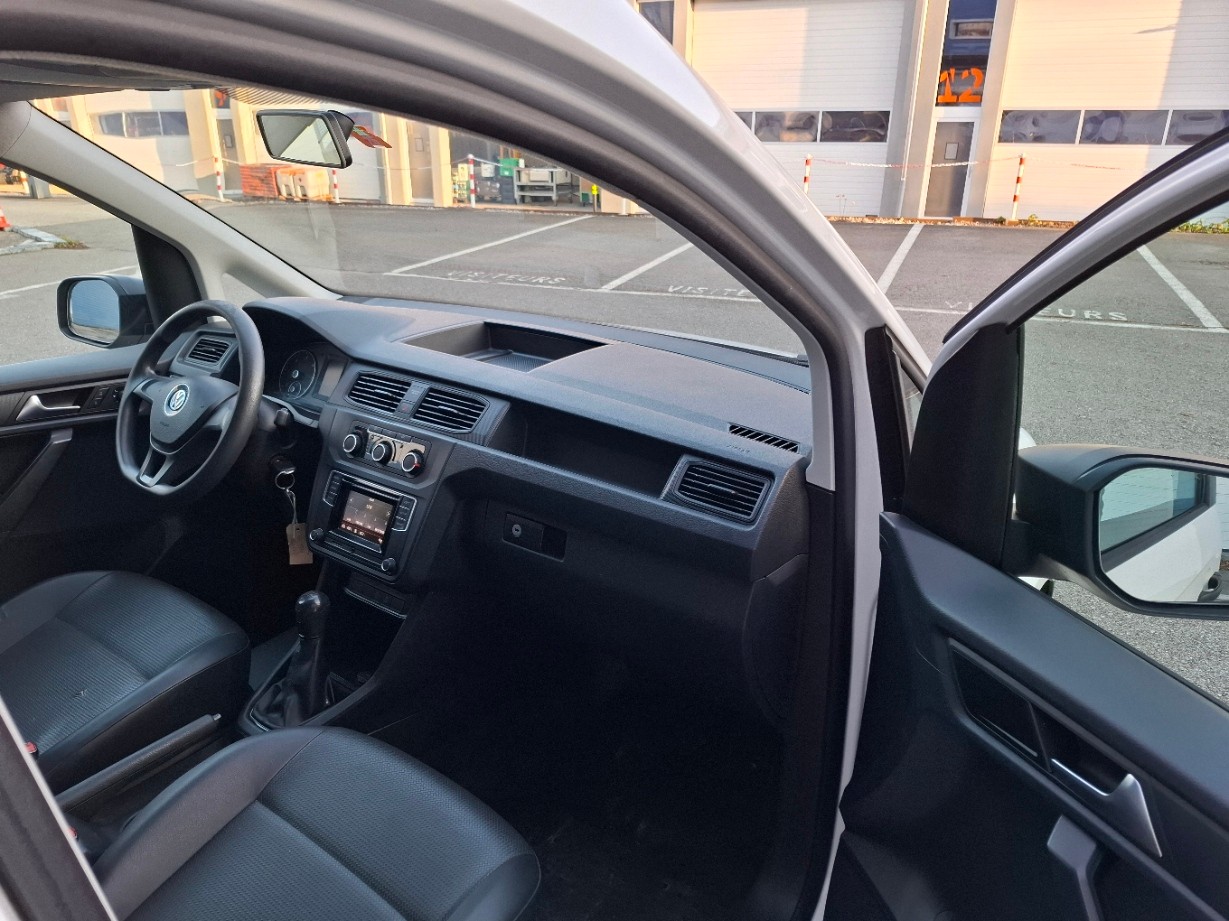 VW Caddy Maxi 2.0TDI BlueMotion Technology-image-7