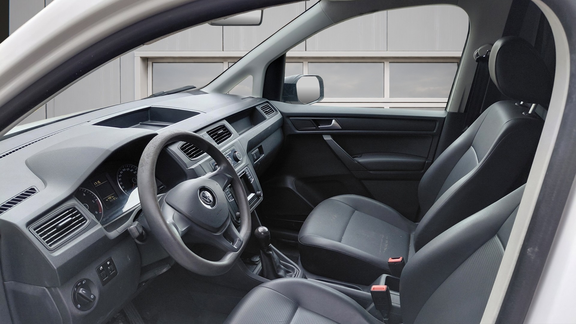 VW Caddy Maxi 2.0TDI BlueMotion Technology-image-5