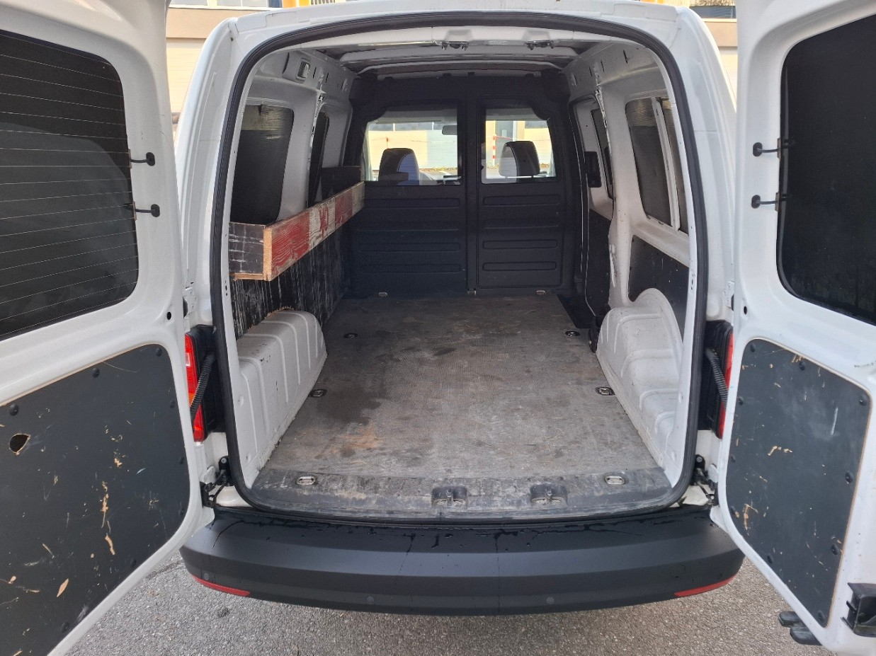 VW Caddy Maxi 2.0TDI BlueMotion Technology-image-5