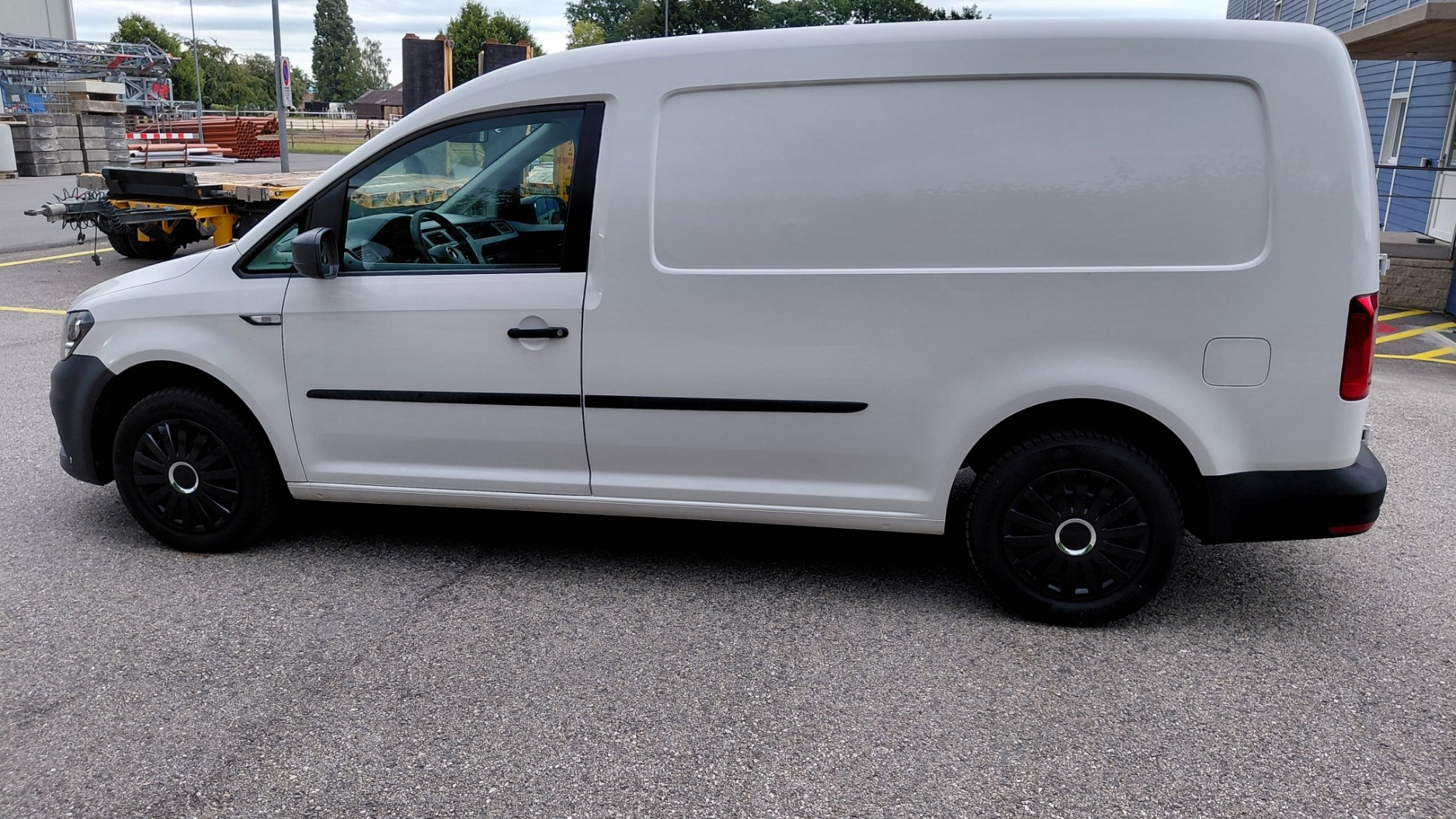 VW Caddy Maxi 2.0TDI BlueMotion Technology-image-4