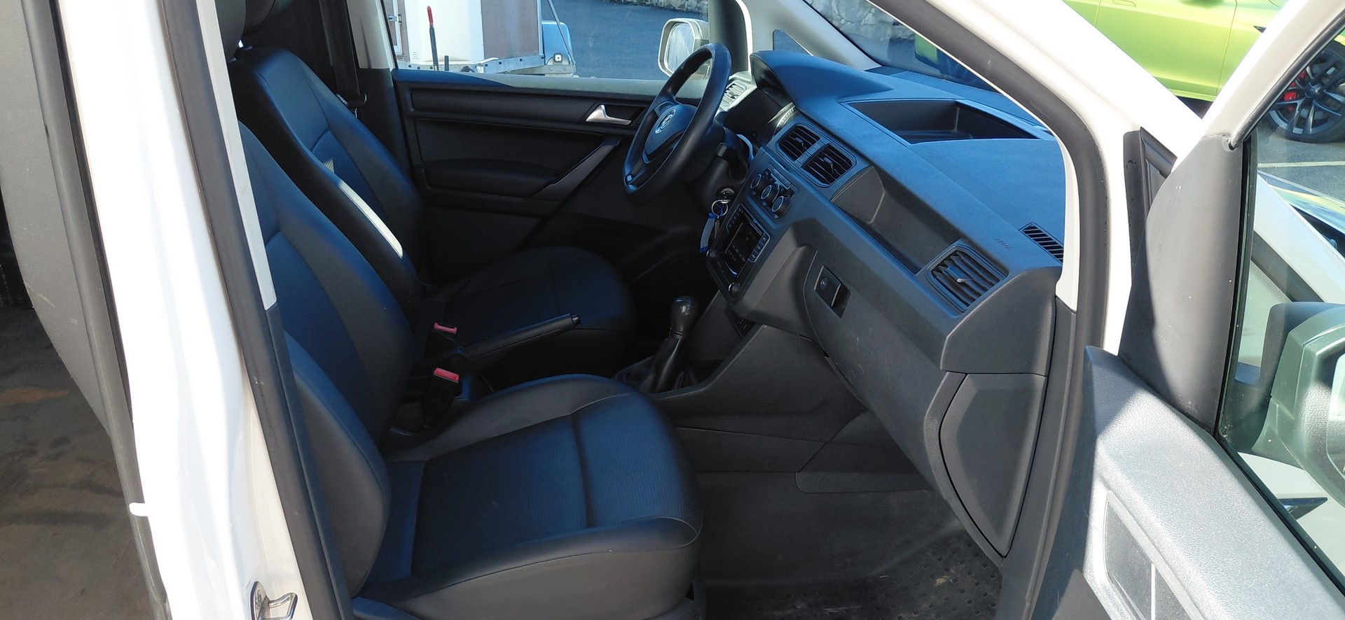 VW Caddy Maxi 2.0TDI BlueMotion Technology-image-7