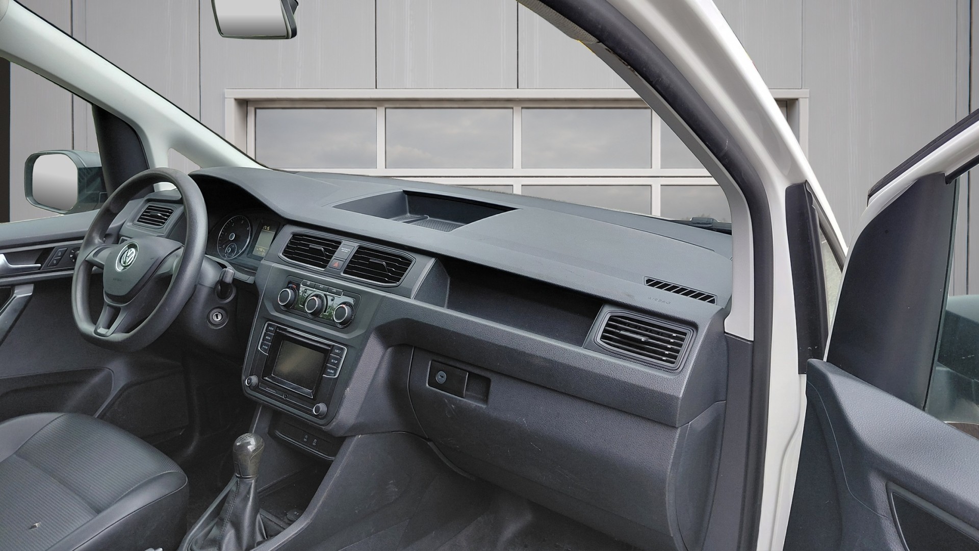 VW Caddy Maxi 2.0TDI BlueMotion Technology-image-6