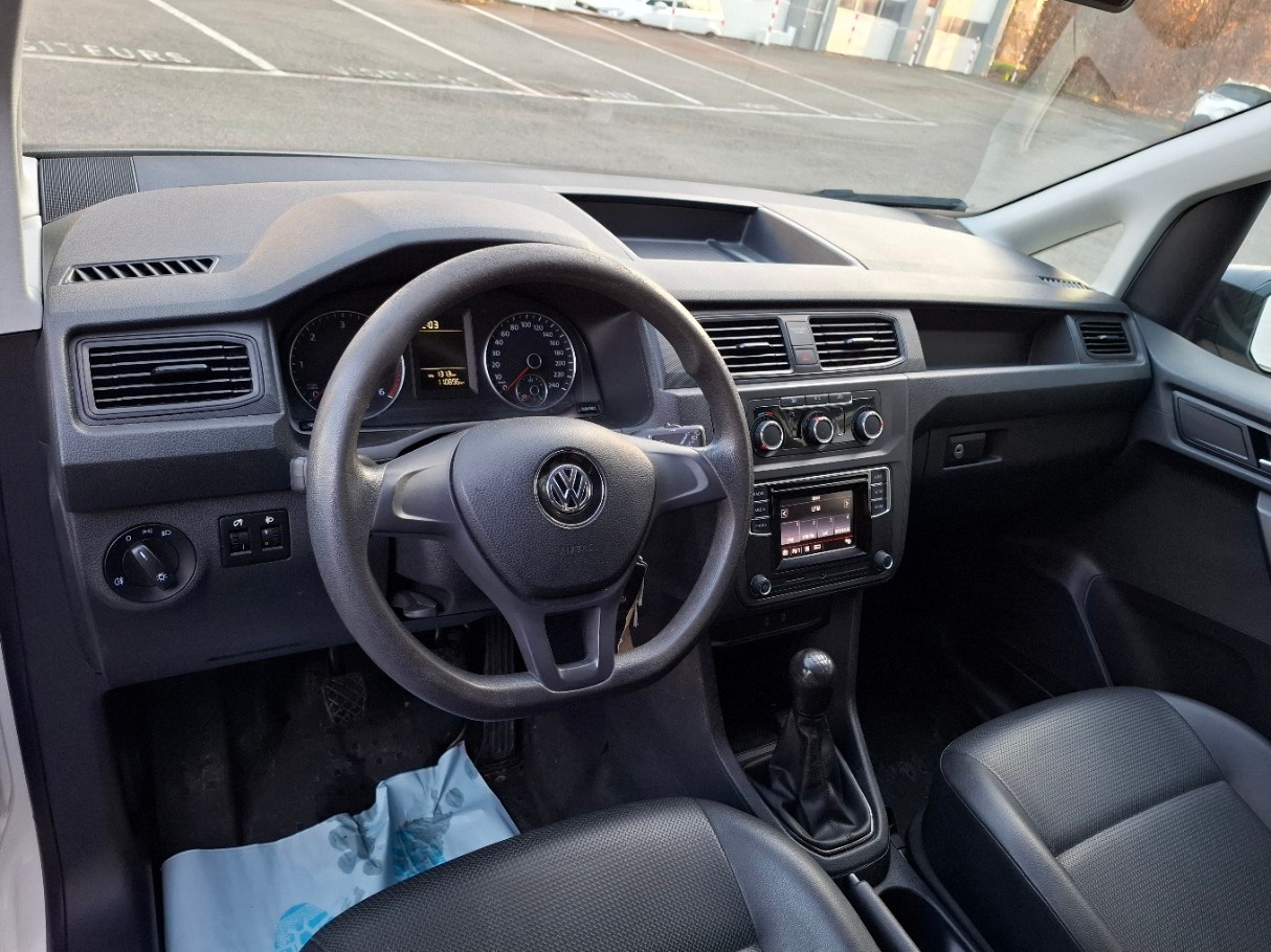 VW Caddy Maxi 2.0TDI BlueMotion Technology-image-6