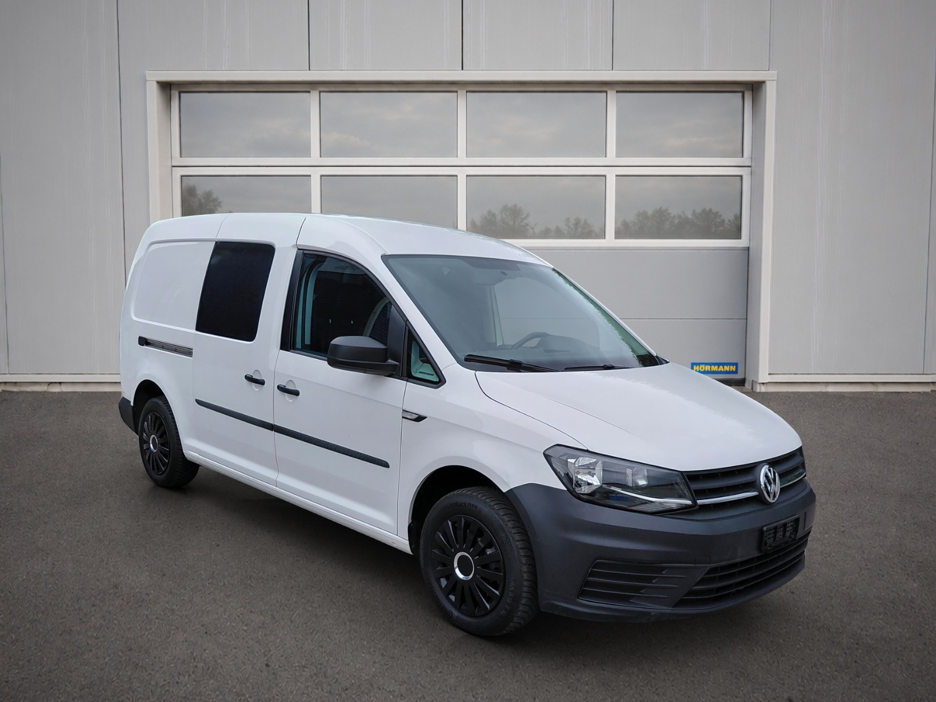 VW Caddy Maxi 2.0TDI BlueMotion Technology-image-0