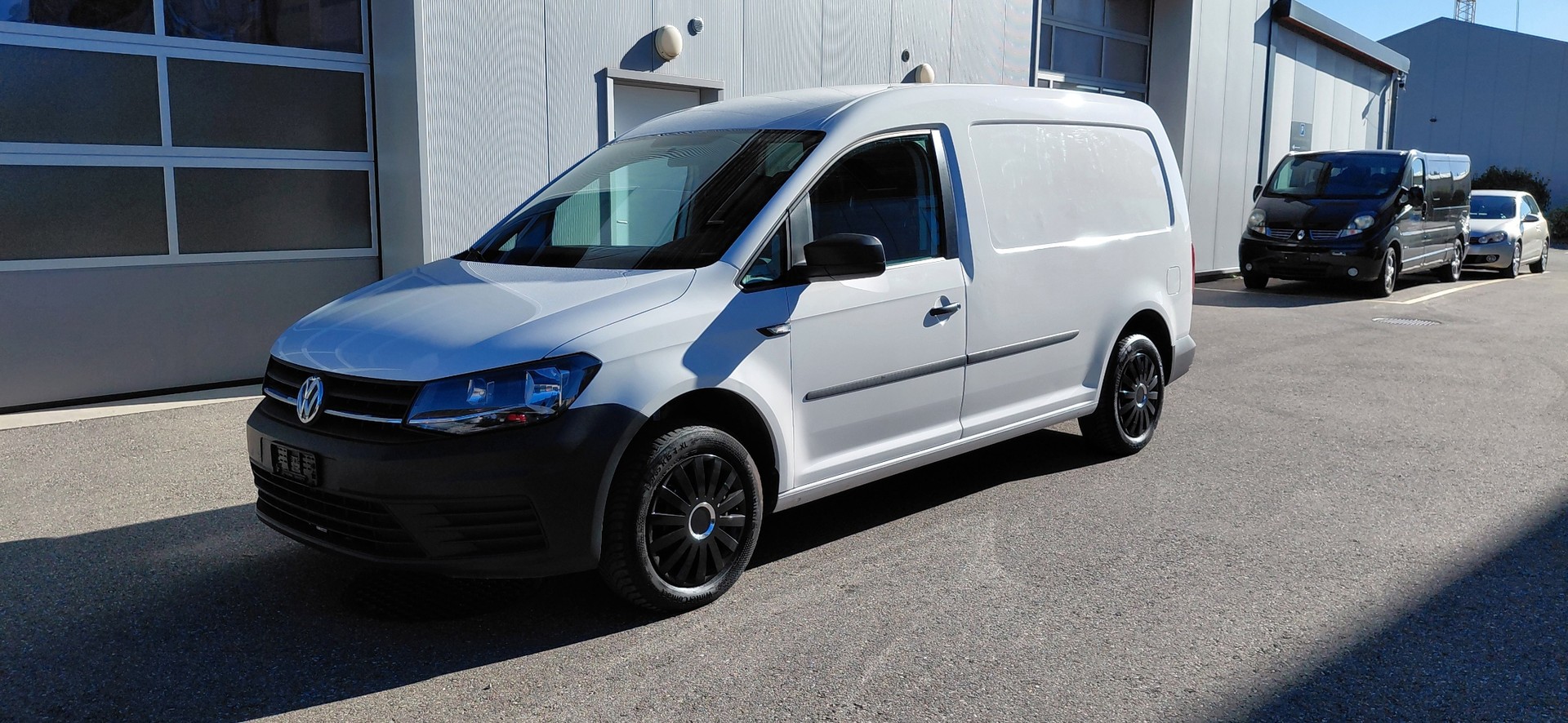 VW Caddy Maxi 2.0TDI BlueMotion Technology-image-1