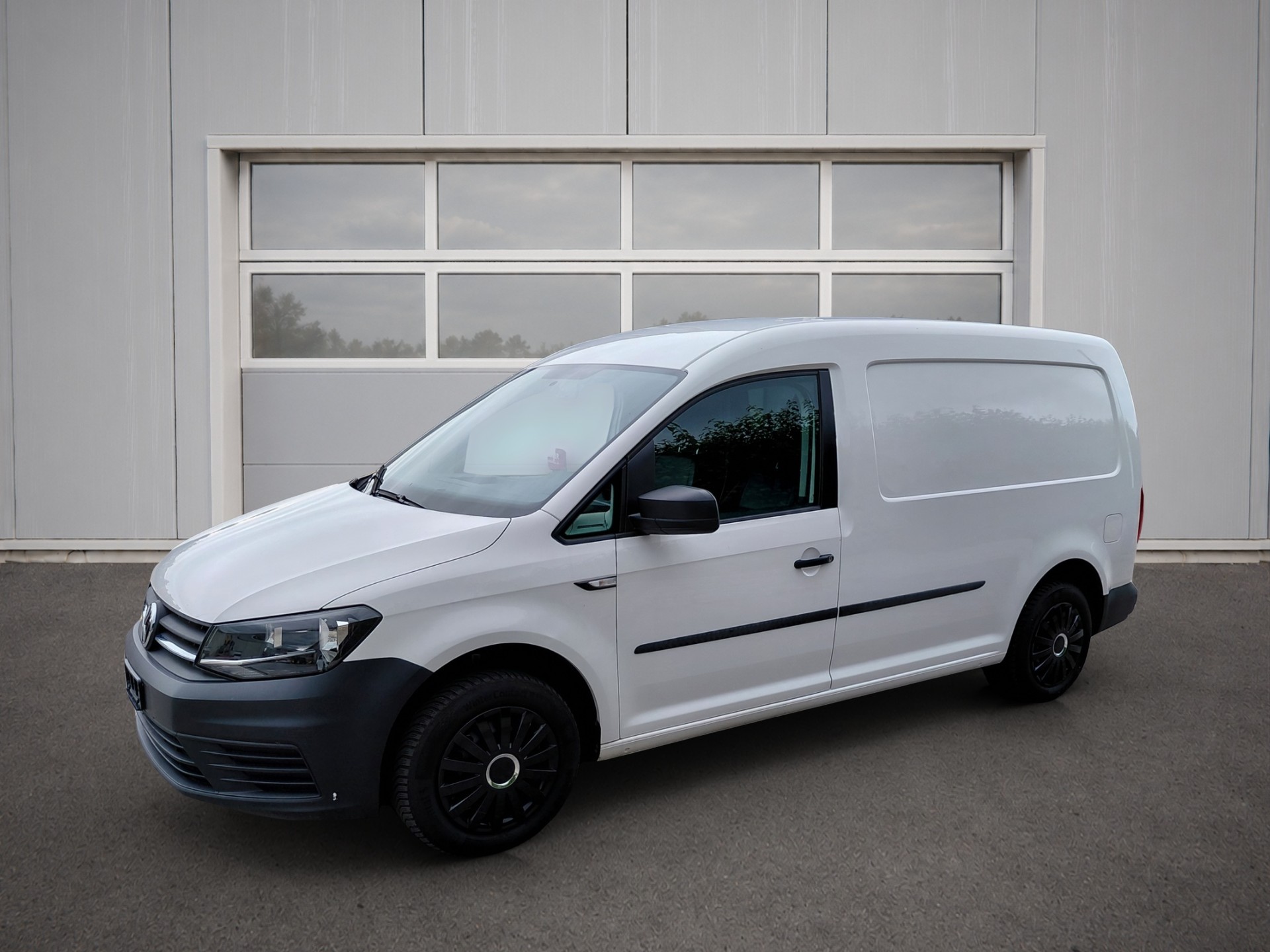VW Caddy Maxi 2.0TDI BlueMotion Technology-image-2