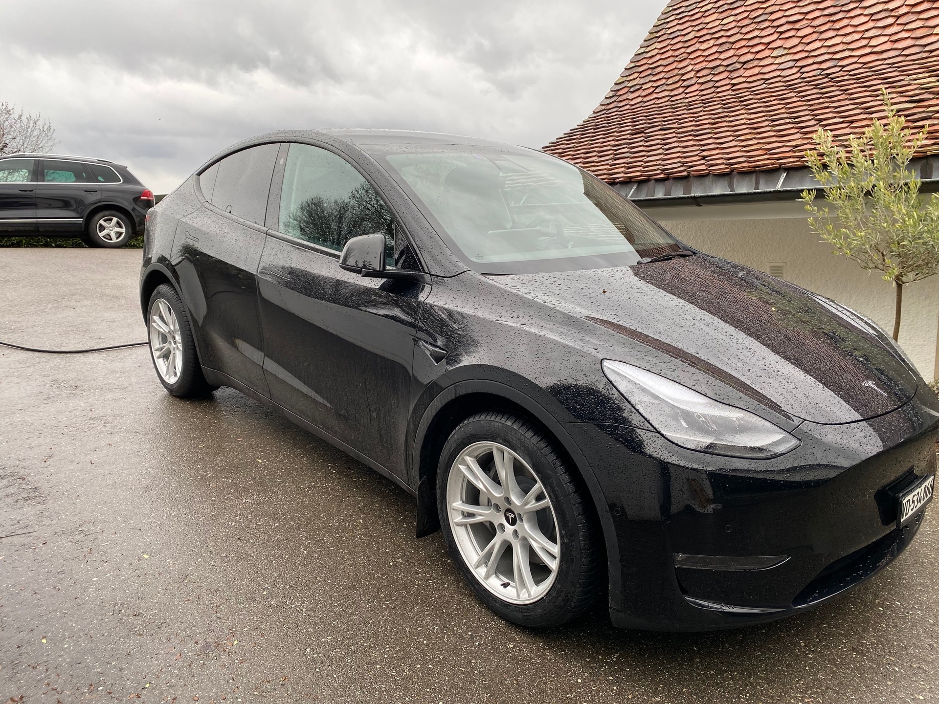TESLA Model Y Long Range-image-2